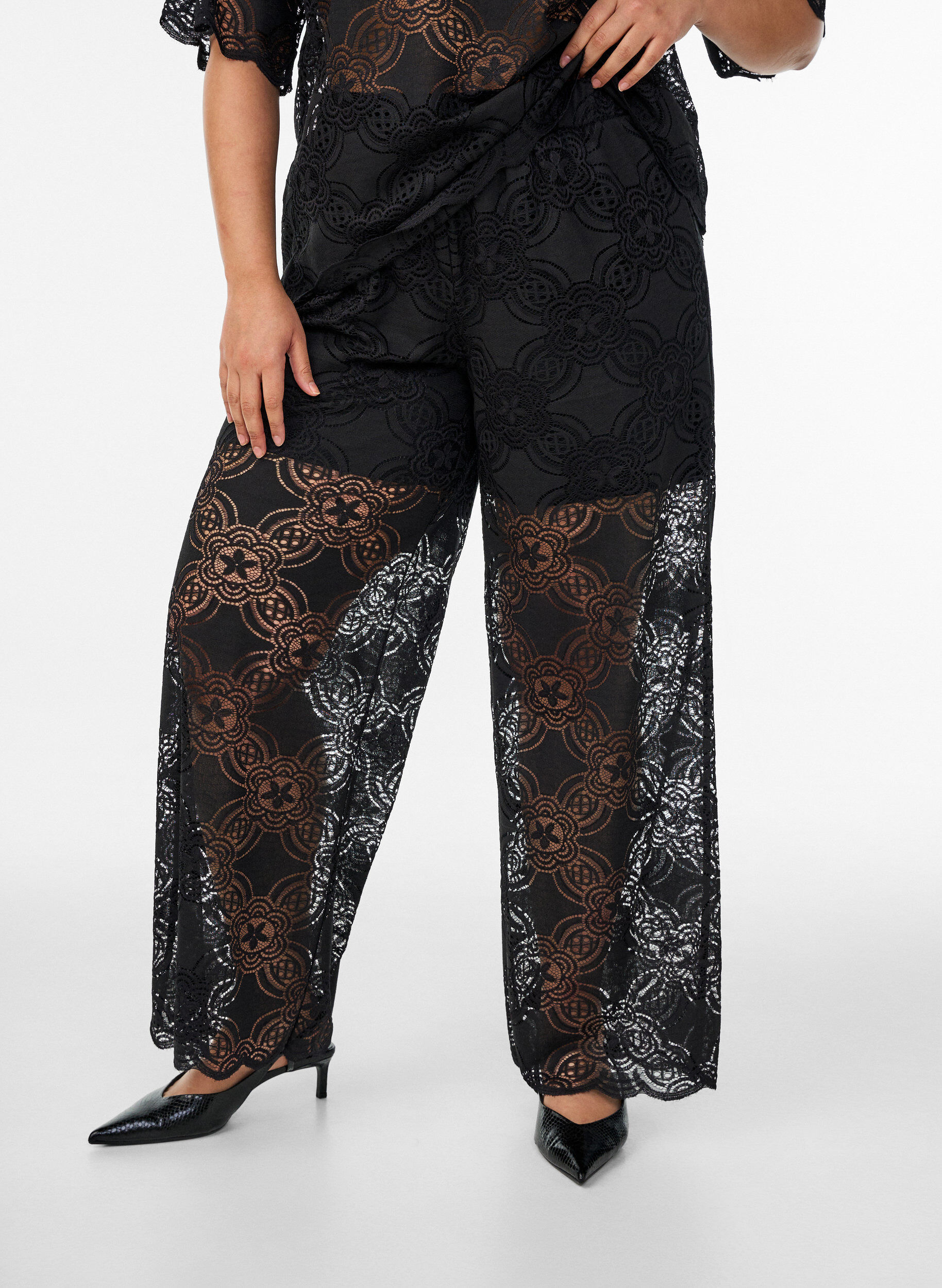Zizzi High-waisted kanten broek met wijde pijpen, Zwart, Model image number 2