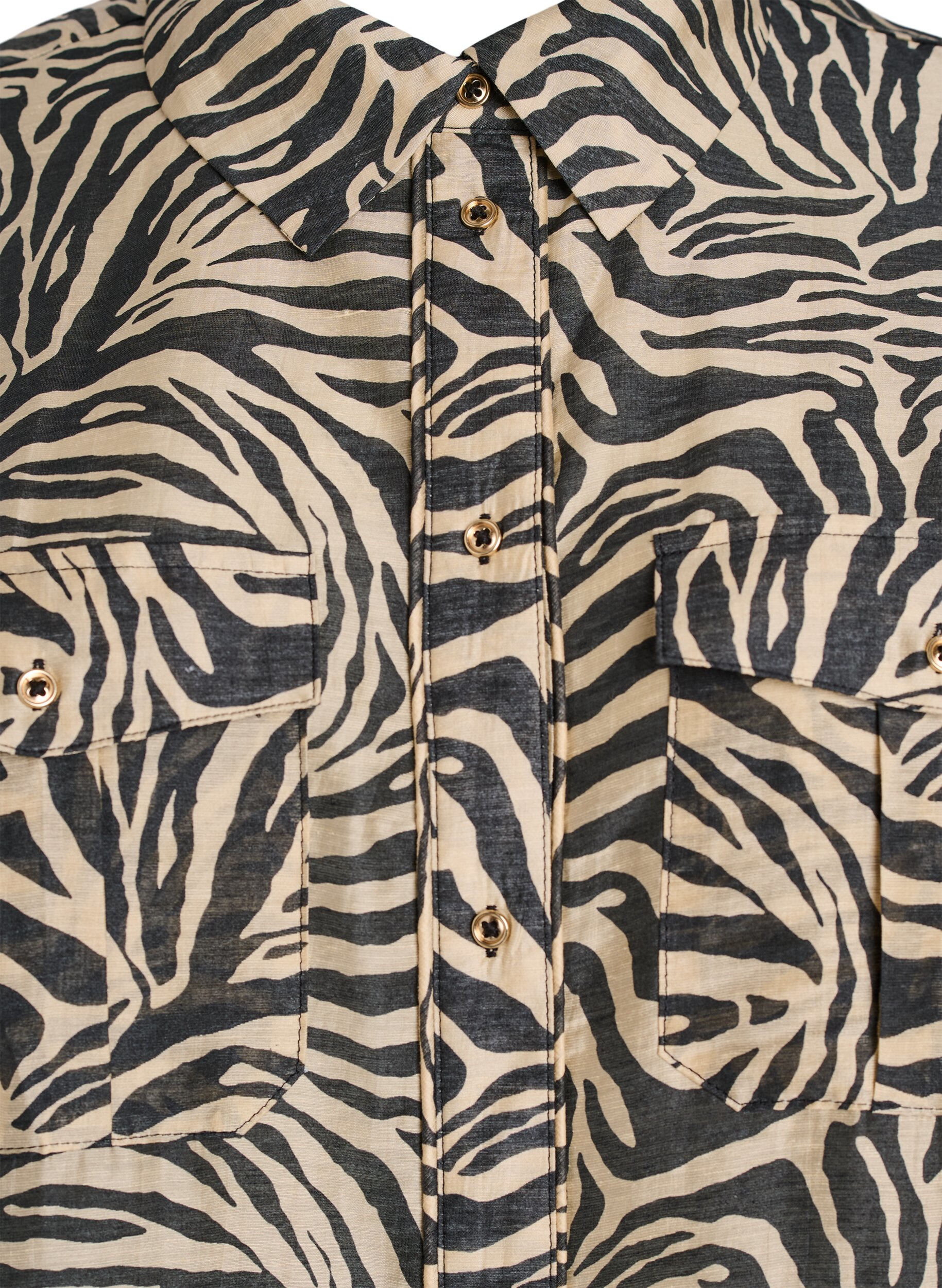Zizzi Los shirt met dierenprint en borstzakken, Zwart, Packshot image number 2
