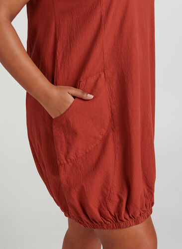 Comfortabele jurk, Barn Red, Model image number 0