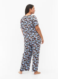 Losse viscose pyjama broek in all-over print, Black Blue Flower, Model