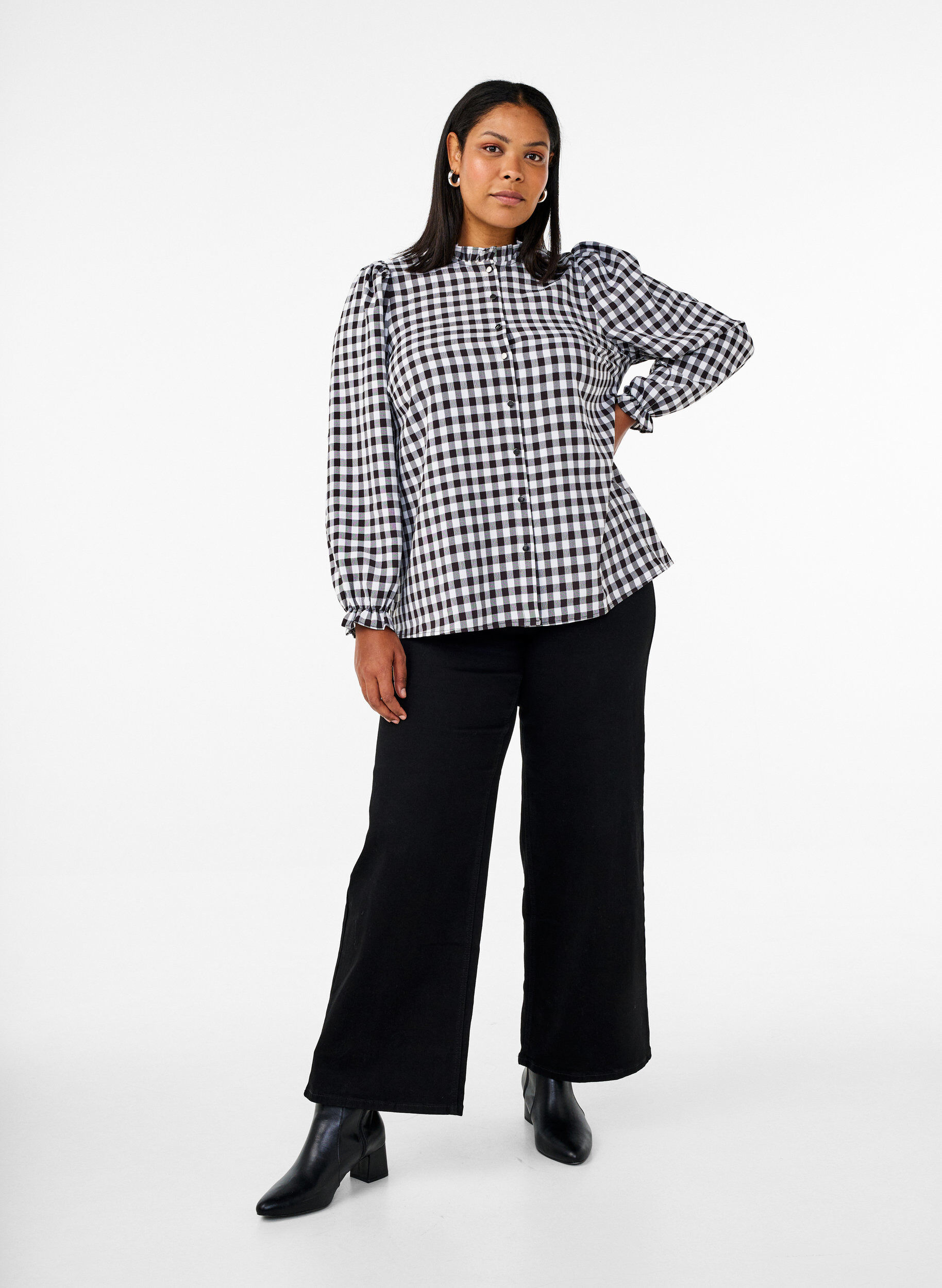 Zizzi Geruite shirt blouse met ruchesdetails, Black/W. Gingham, Model image number 3