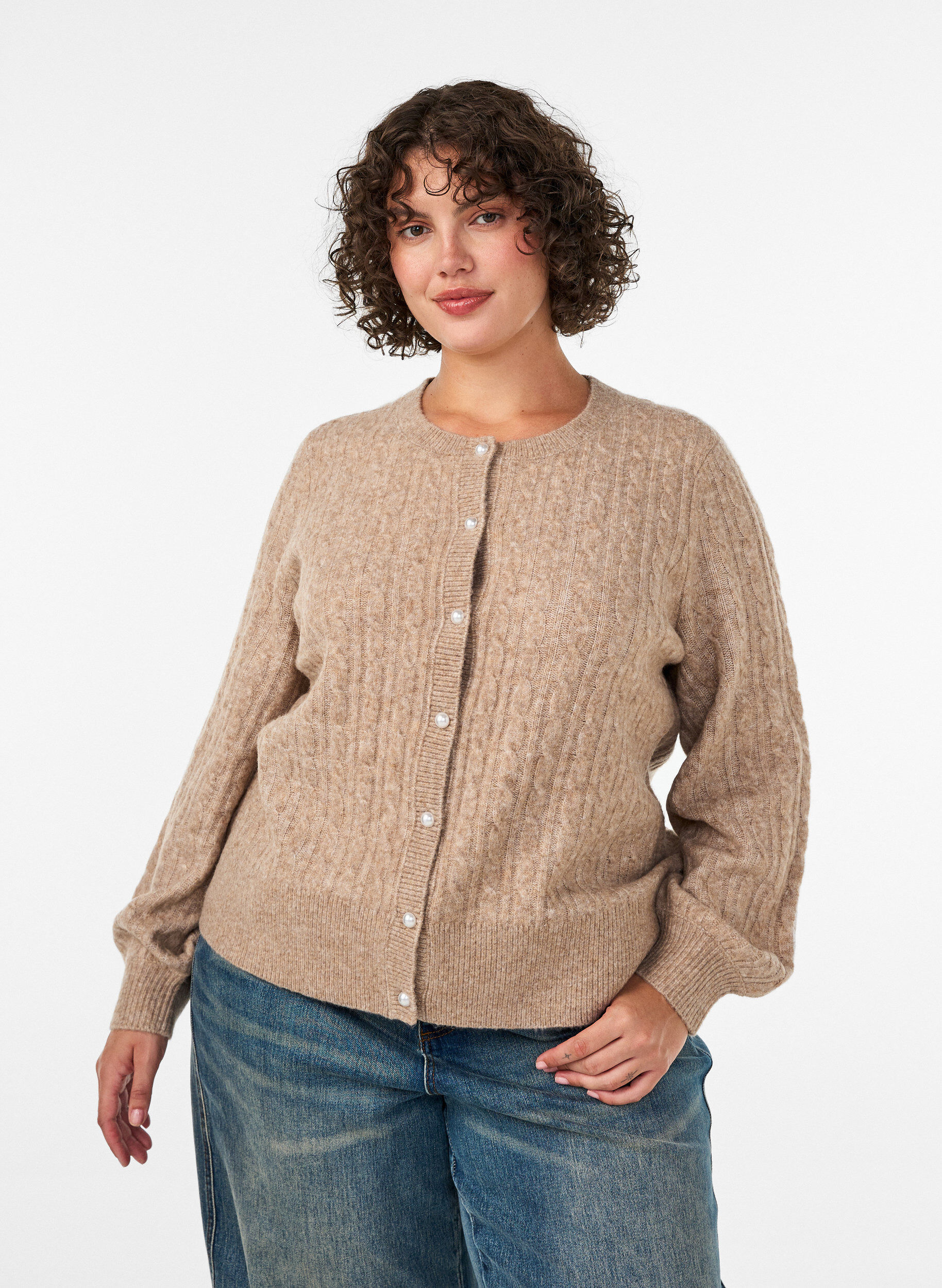Kabelgebreid vest met parelknopen, Beige, Model