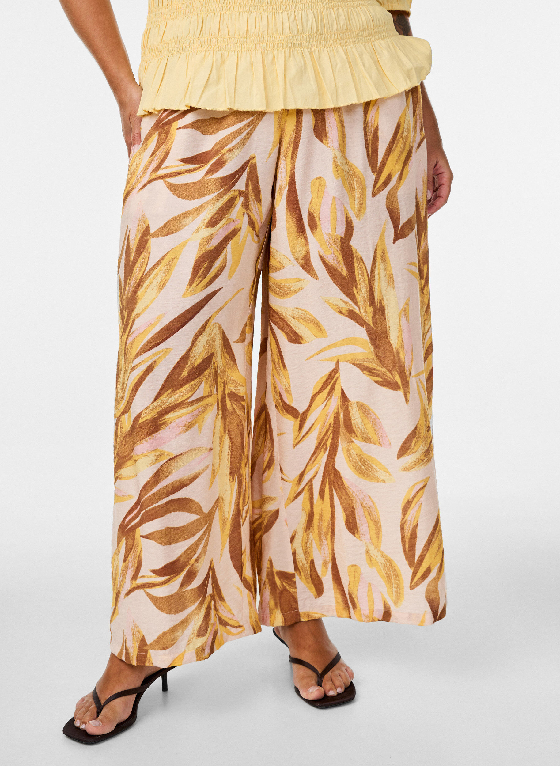 ZizziWijde broek met bladprint en hoge elastische taille, Geel, Model image number 2