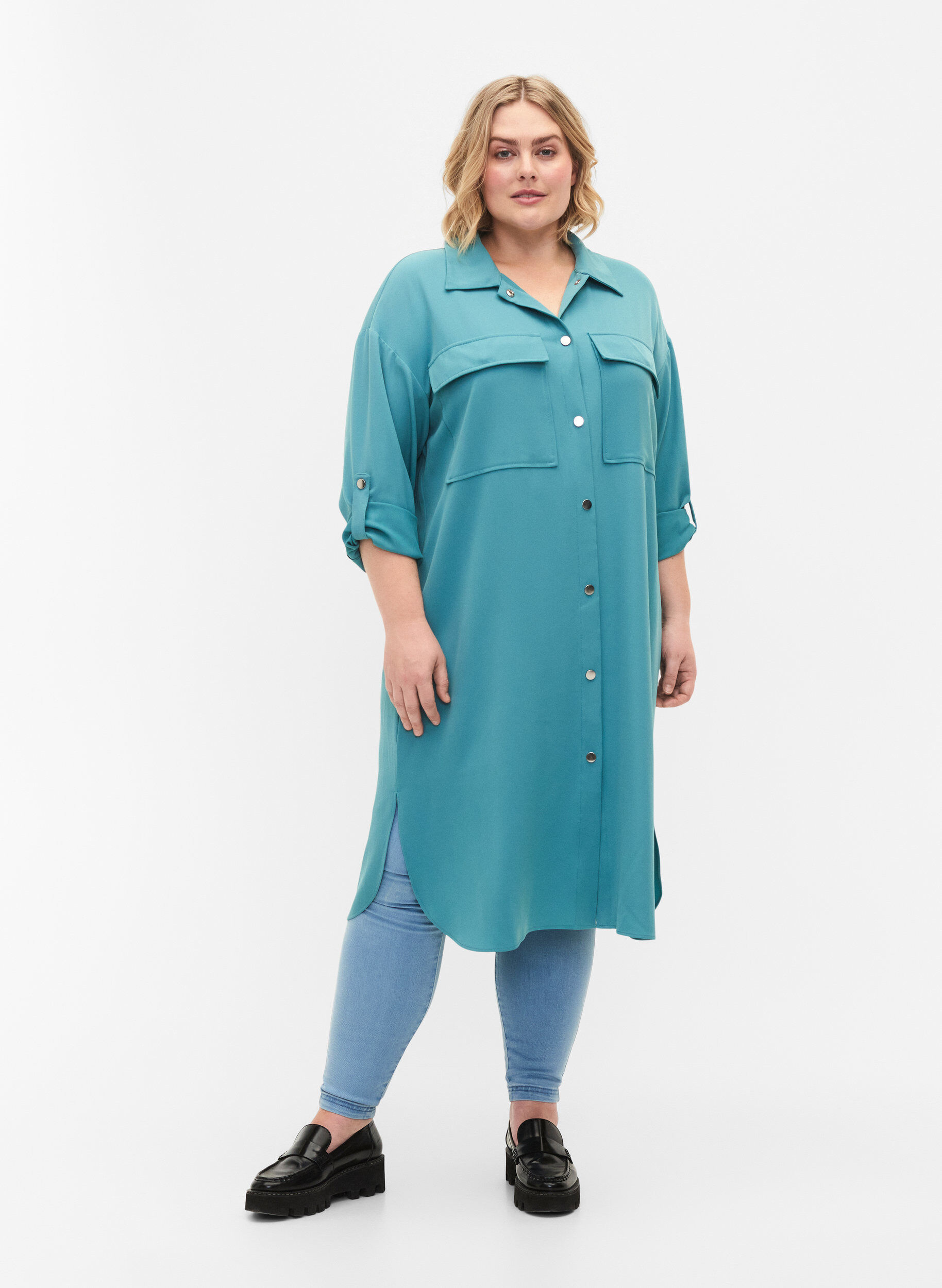 Zizzi Lang overhemdjasje met knoopsluiting, Brittany Blue, Model image number 2