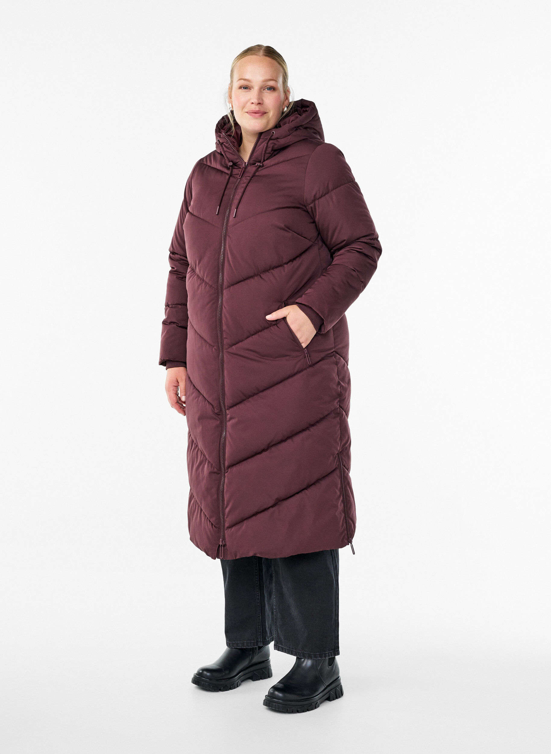 Lange pufferjas met capuchon en zakken, Donker Bordeaux, Model
