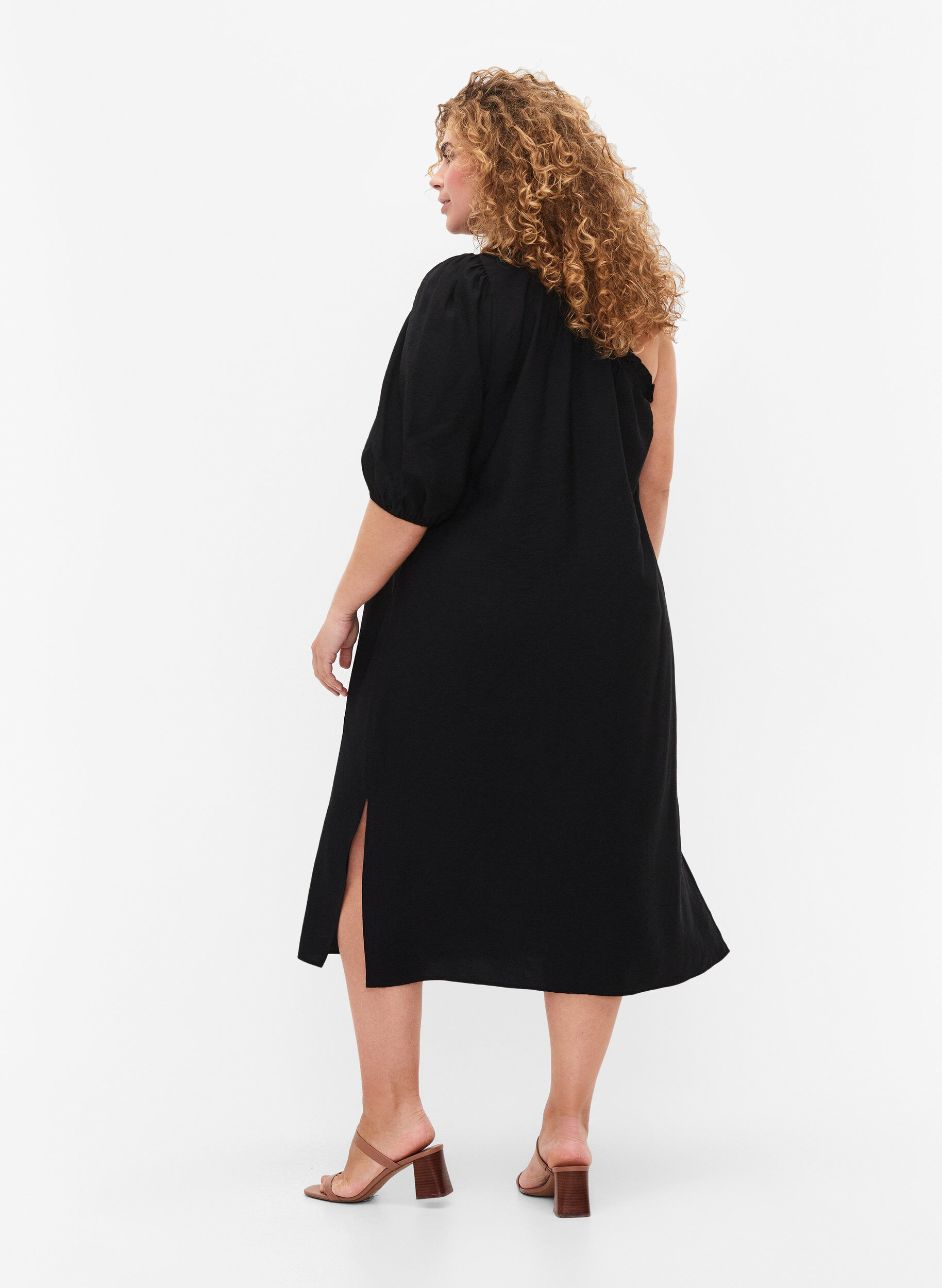 Zizzi One-shoulder jurk van viscose, Zwart, Model image number 1