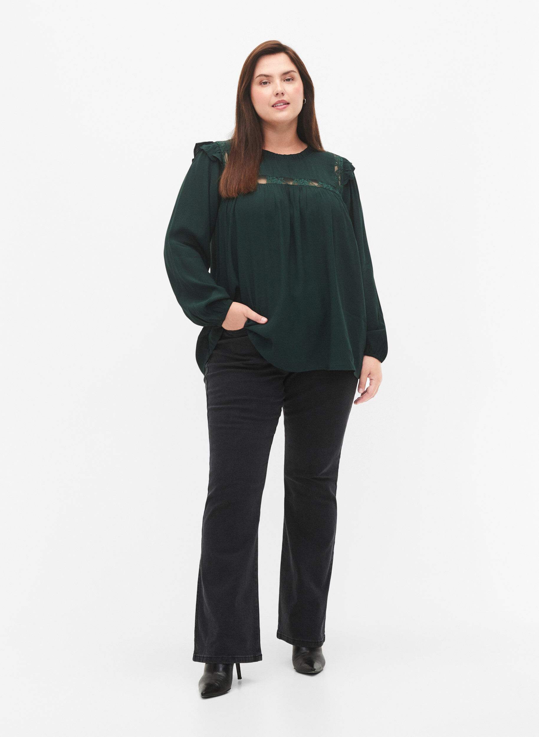 Zizzi Viscose blouse met ruches en kant, Scarab, Model image number 2