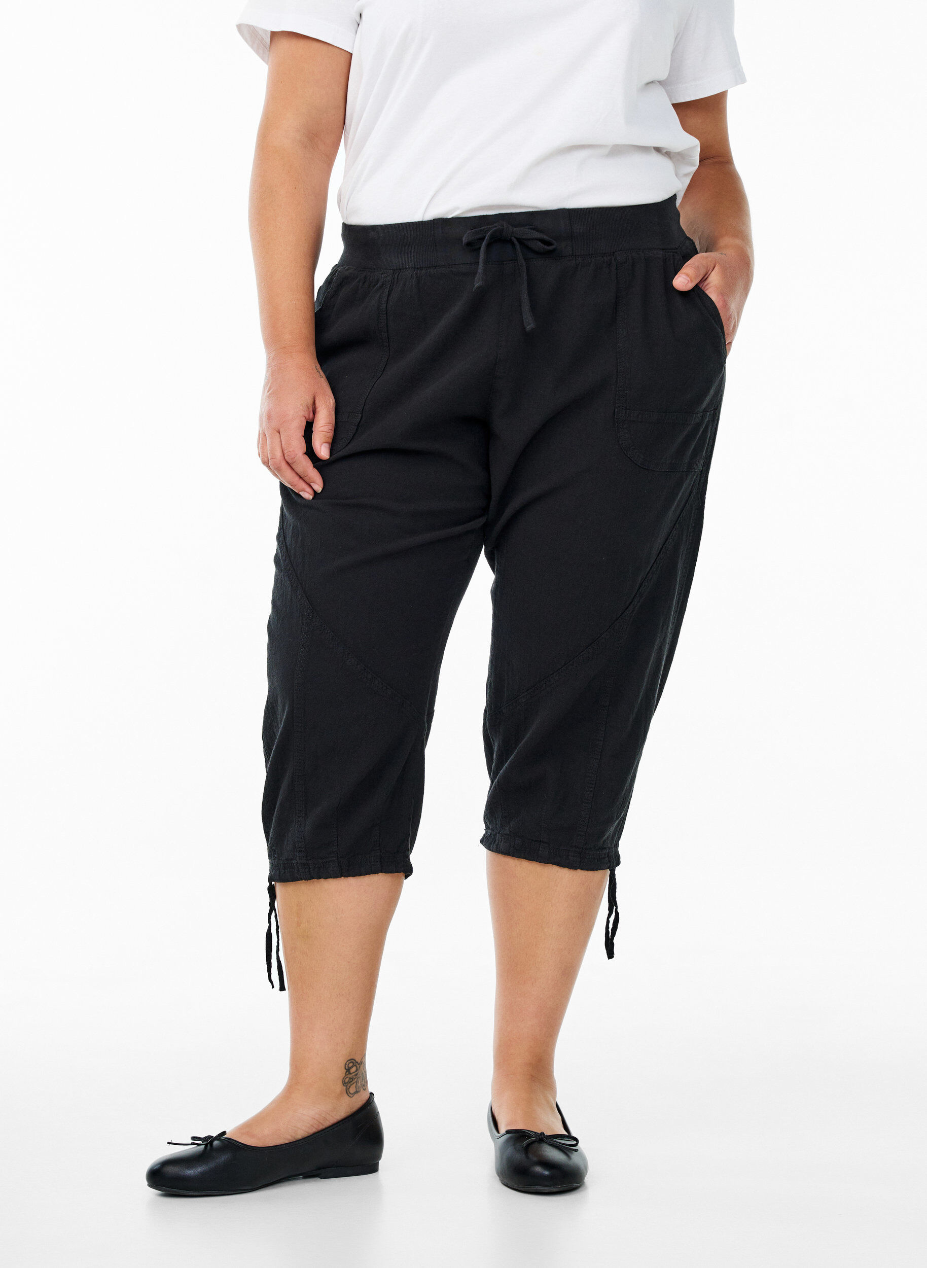 Zizzi Katoenen Capri-broek, Zwart, Model image number 2