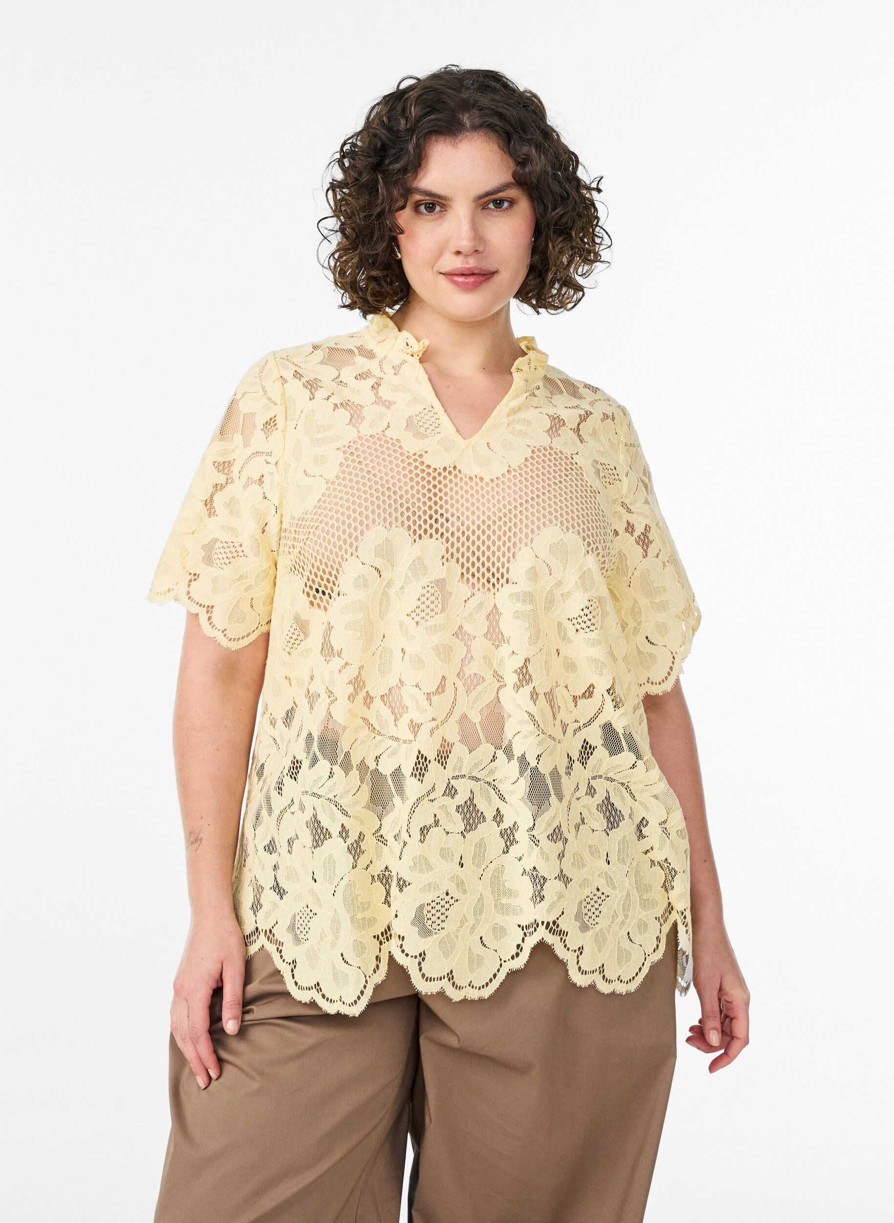 ZizziKanten blouse met ruchekraag en korte mouwen, Geel, Model image number 0