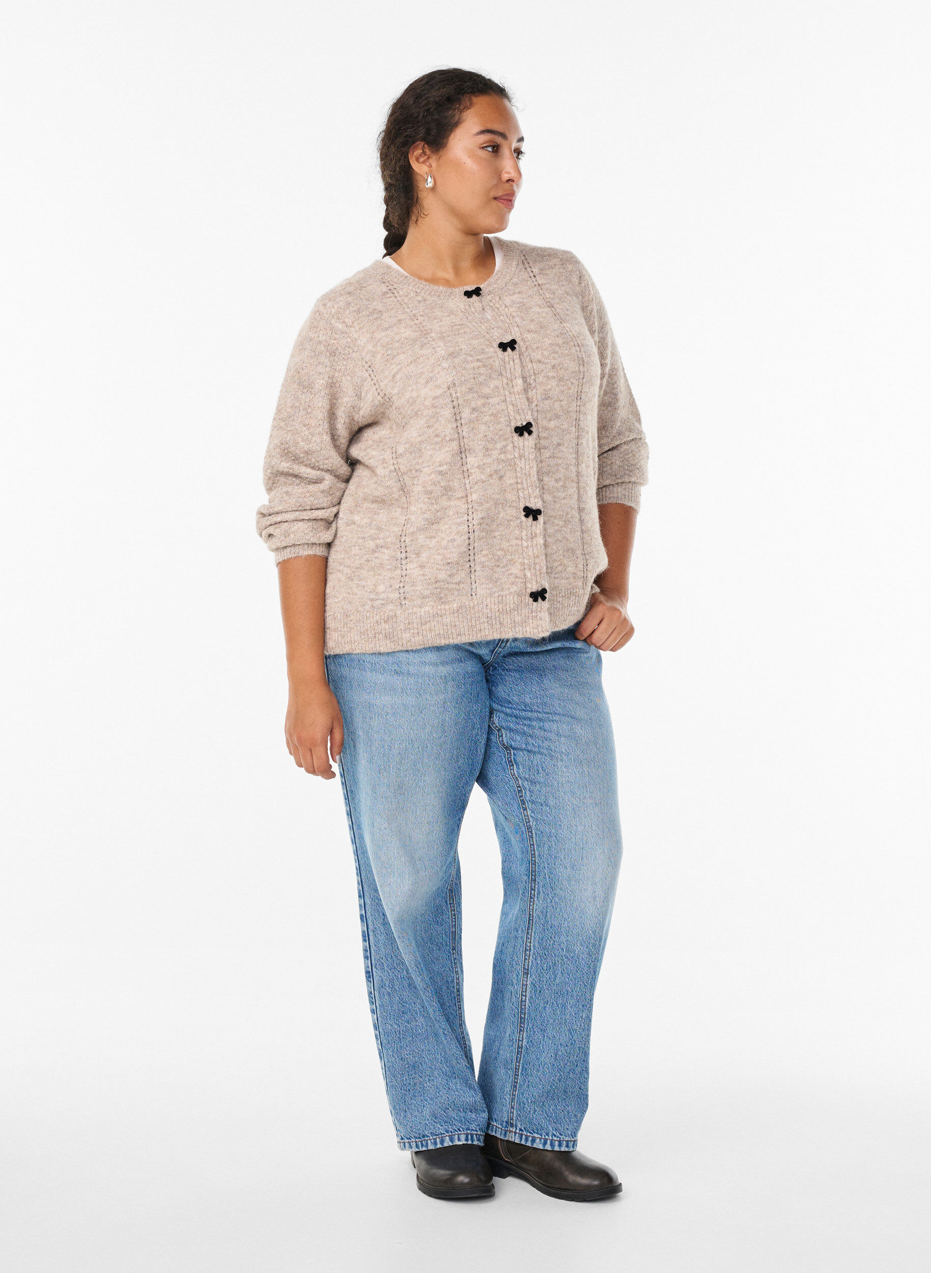 Zizzi Cardigan met strikknopen en opengewerkt patroon, Beige, Model image number 1