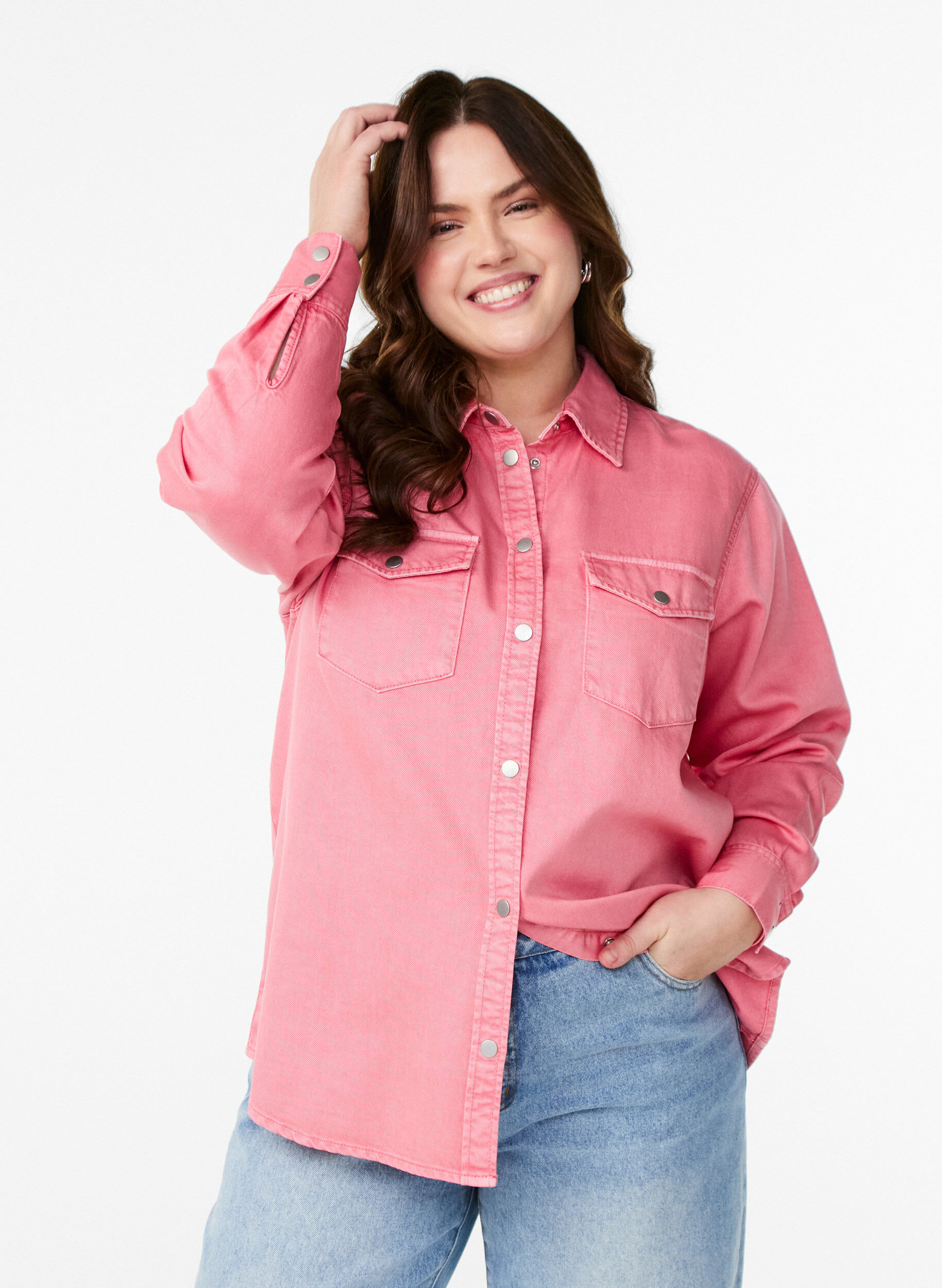 Zizzi Spijkerblouse met borstzakken, Roze, Model image number 0