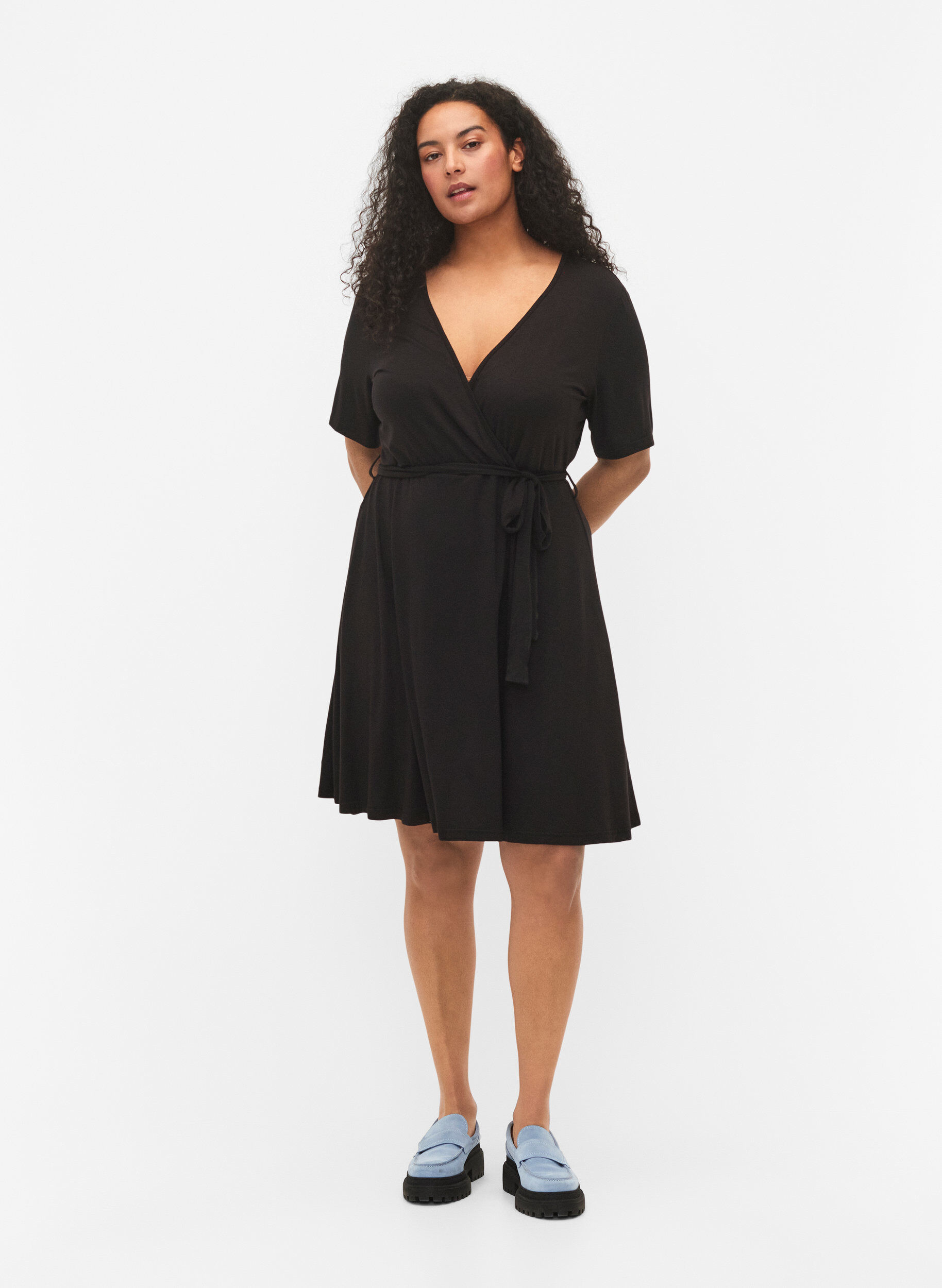 Zizzi Wikkeljurk van viscose met korte mouwen, Black, Model image number 2