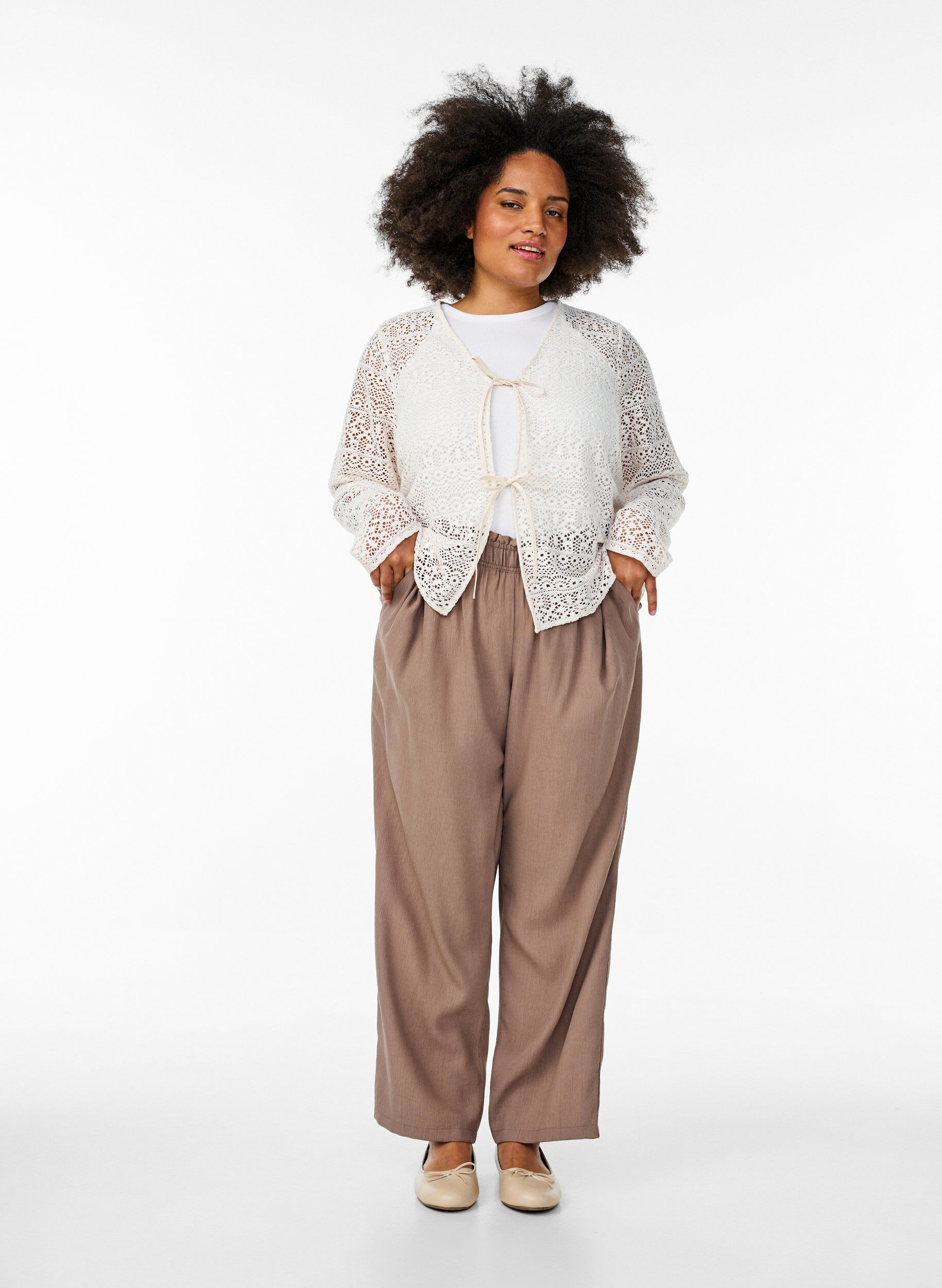 Zizzi Vest met opengewerkt patroon en strikkoorden, Vanille, Model image number 1