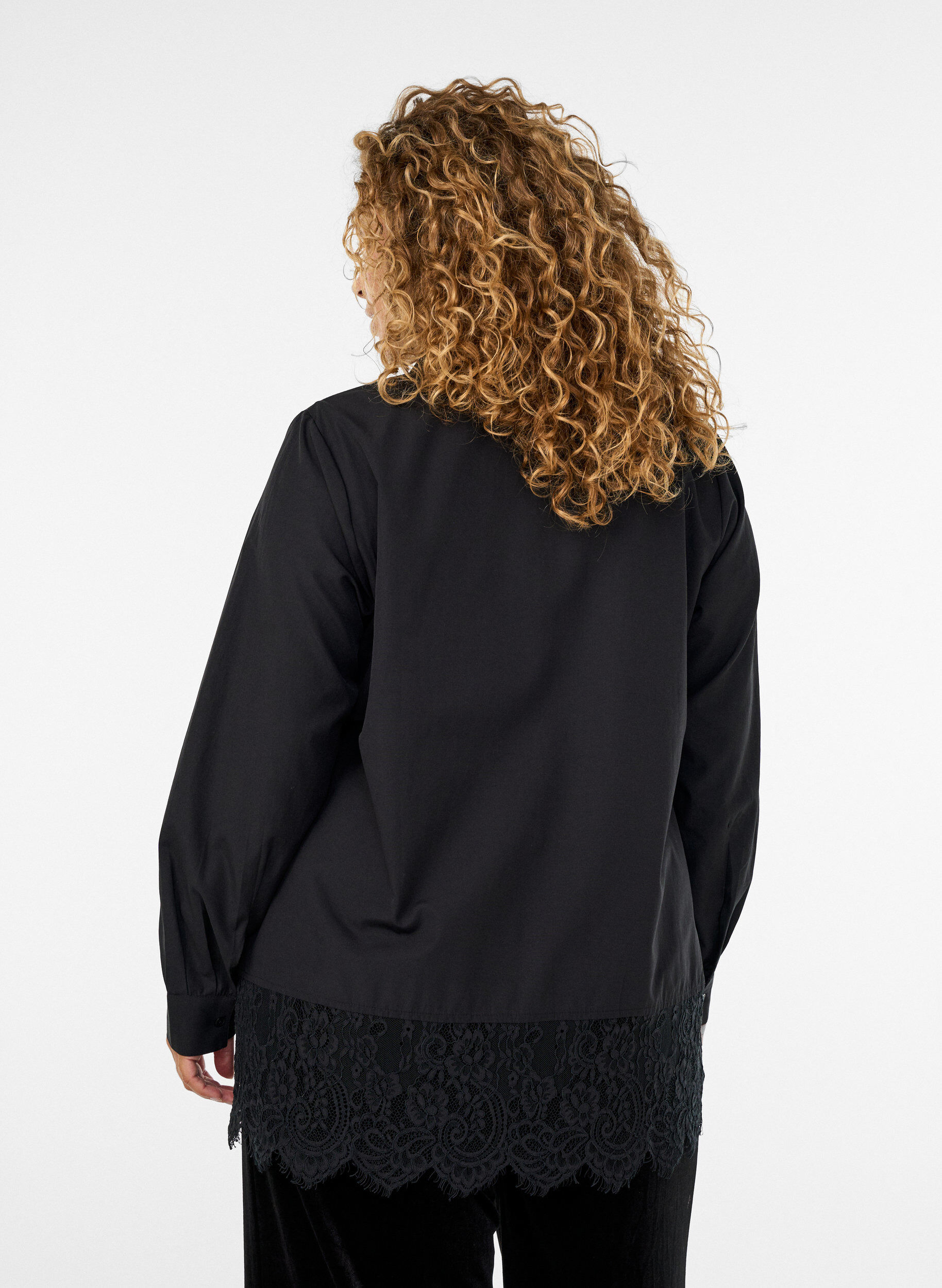 ZizziLosse blouse met een brede kanten rand, Zwart, Model image number 2