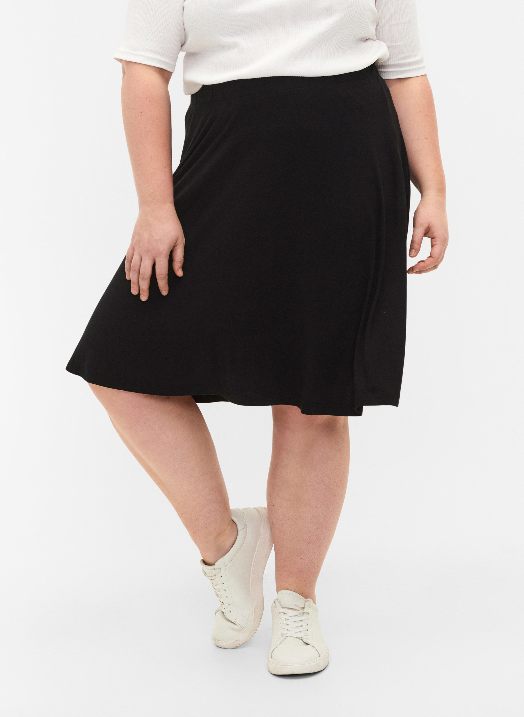 Zizzi Losse rok van viscose, Zwart, Model image number 3