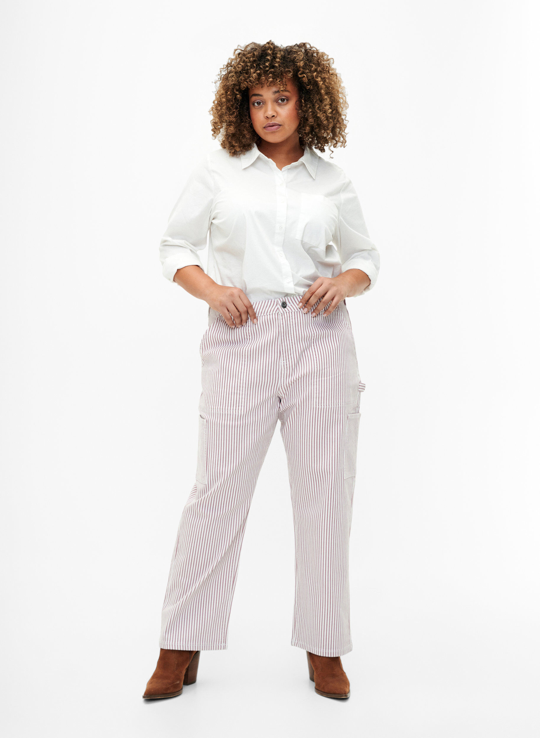 Zizzi Gestreepte cargo jeans met rechte pasvorm, Rose White Stripe, Model image number 0