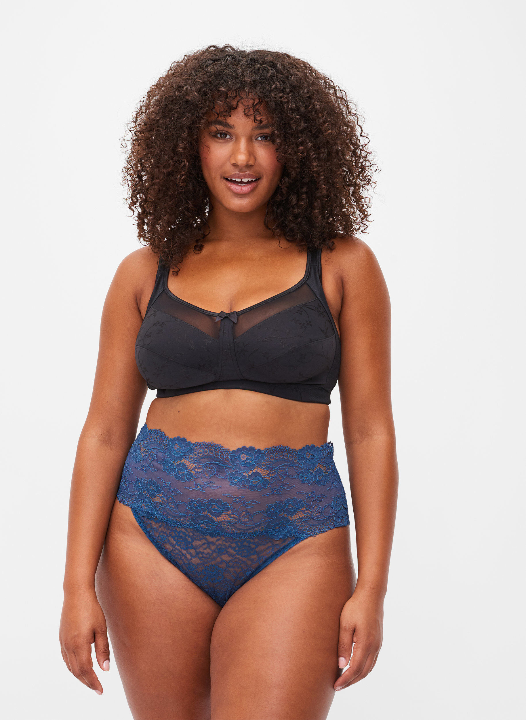 Zizzi 3-paar kanten string, Mix assortments AW, Model image number 0