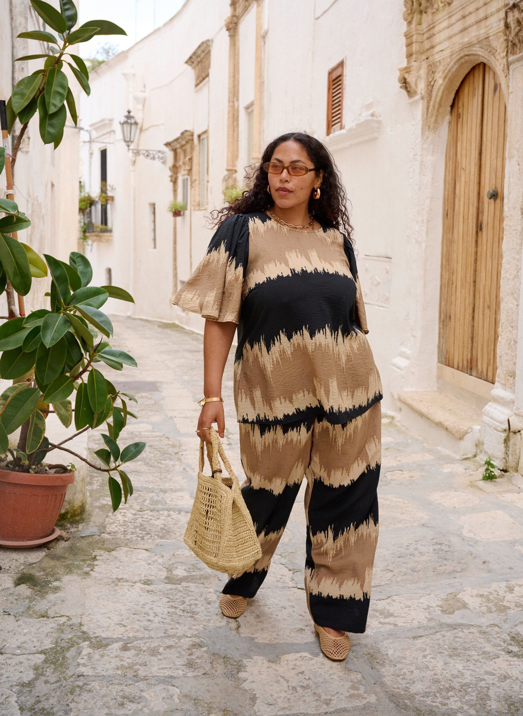 Zizzi Losse broek met grafische print, Zwart, Image image number 0