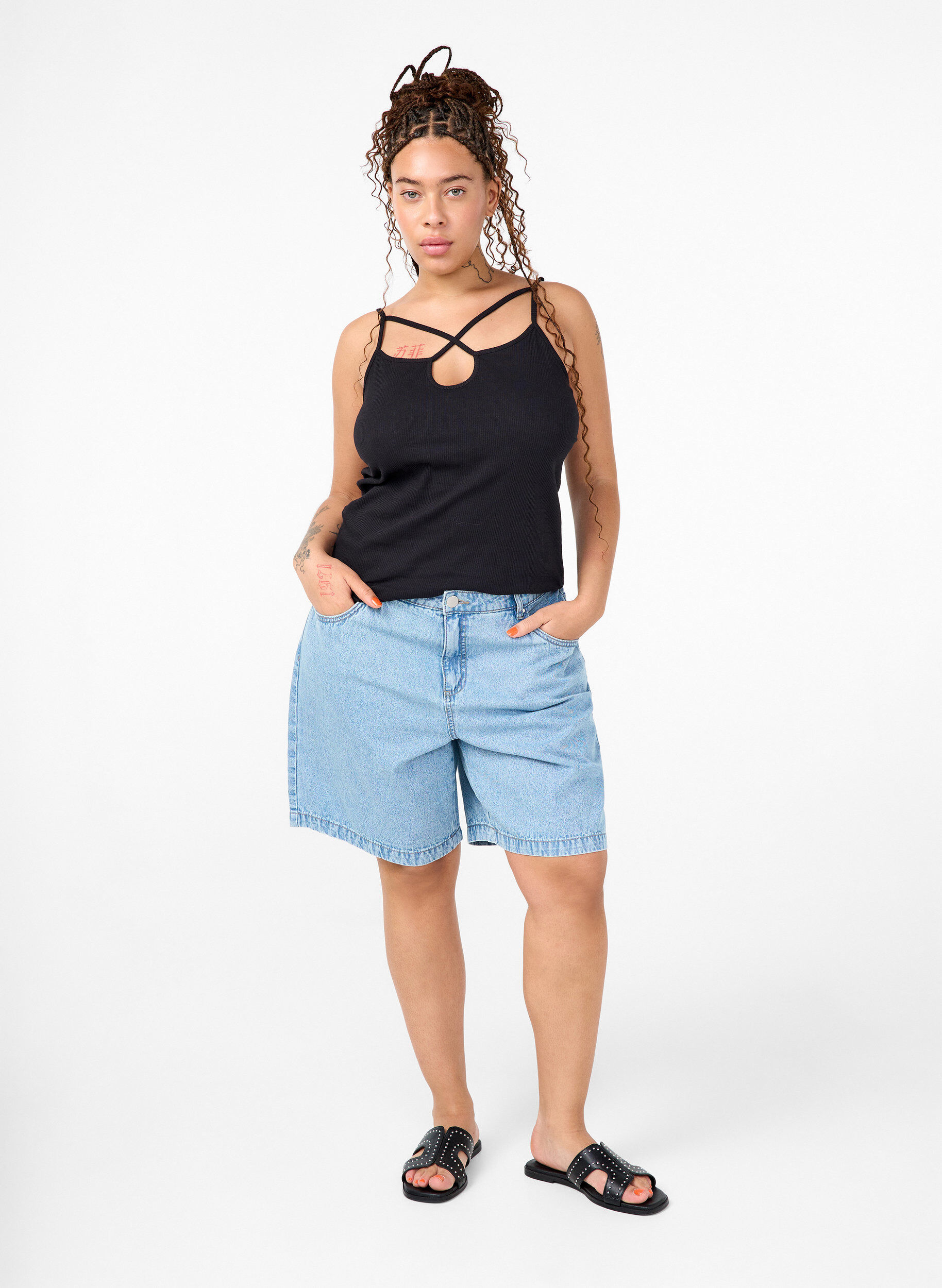 Zizzi Geribde top van biologisch katoen met kruisdetail, Black, Model image number 2