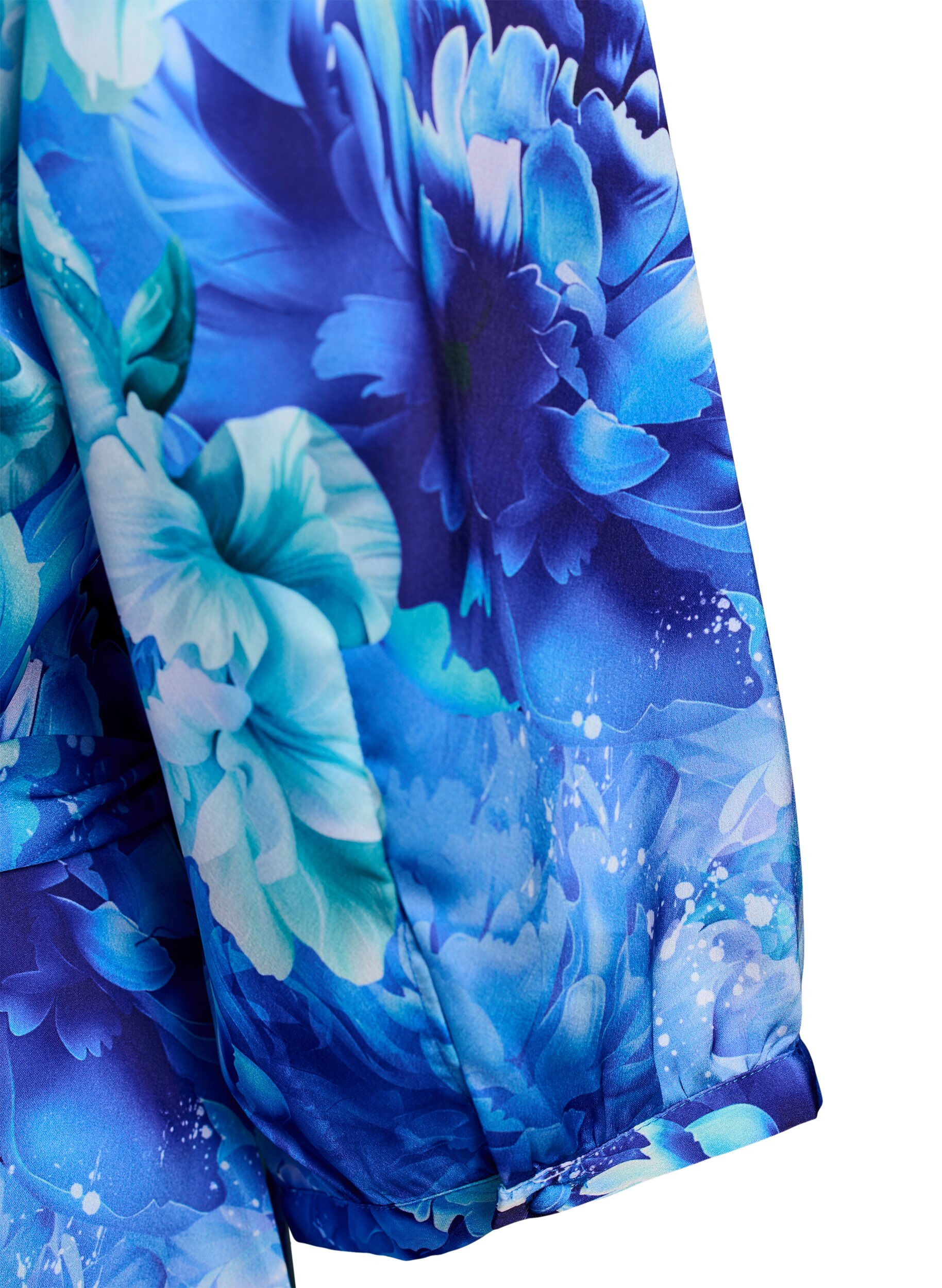 Zizzi Omslagjurk met bloemenprint met 3/4 mouwen, Blauw, Packshot image number 3
