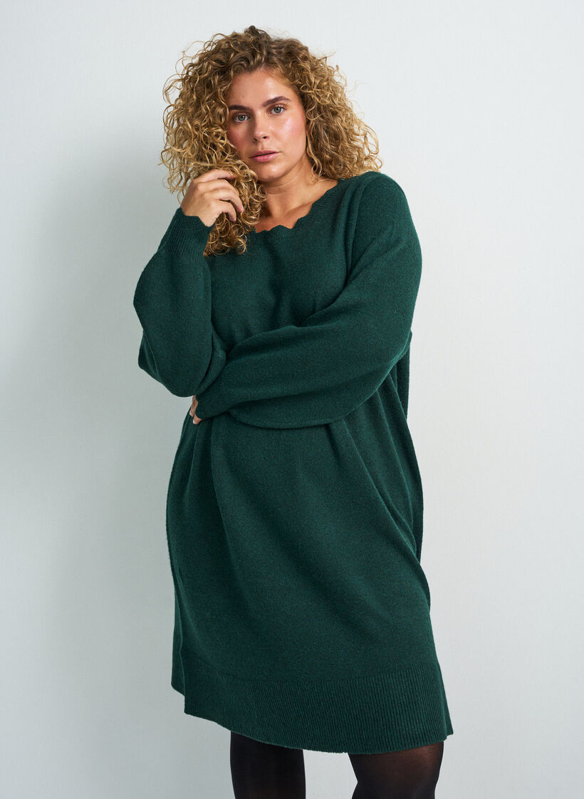 Korte gebreide jurk met golvende zoom en splitjes, Groen, Model image number 0
