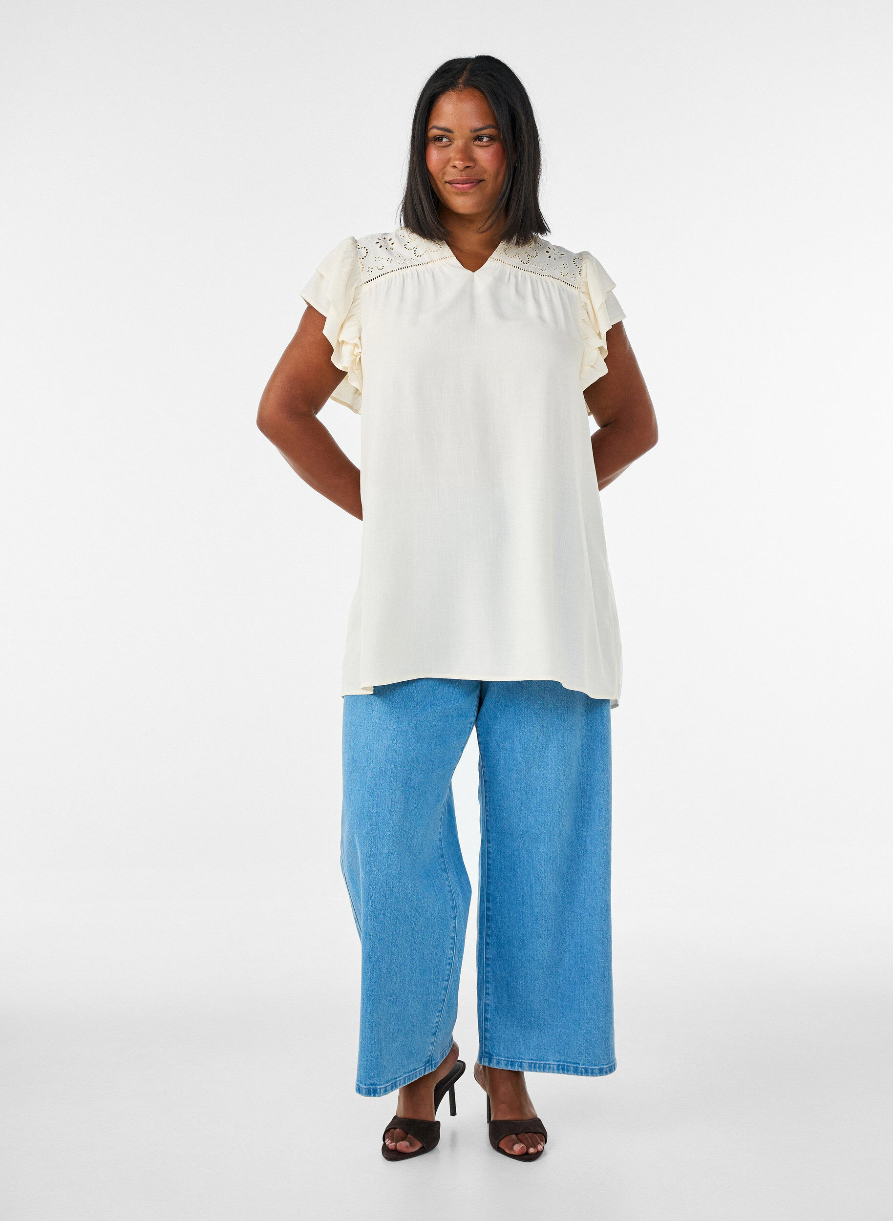 ZizziTunic met broderie anglaise en mouwen met ruches, Beige, Model image number 1