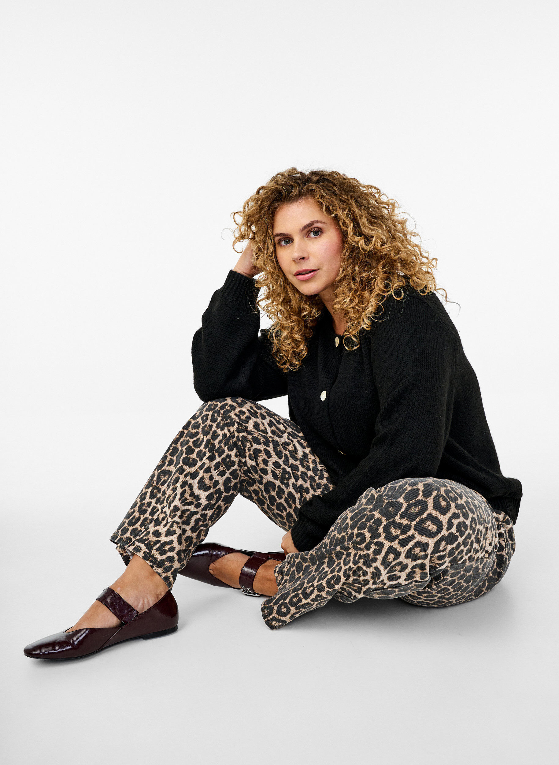 Zizzi Gebreide cardigan met wol en knoopsluiting, Black Solid, Image image number 0