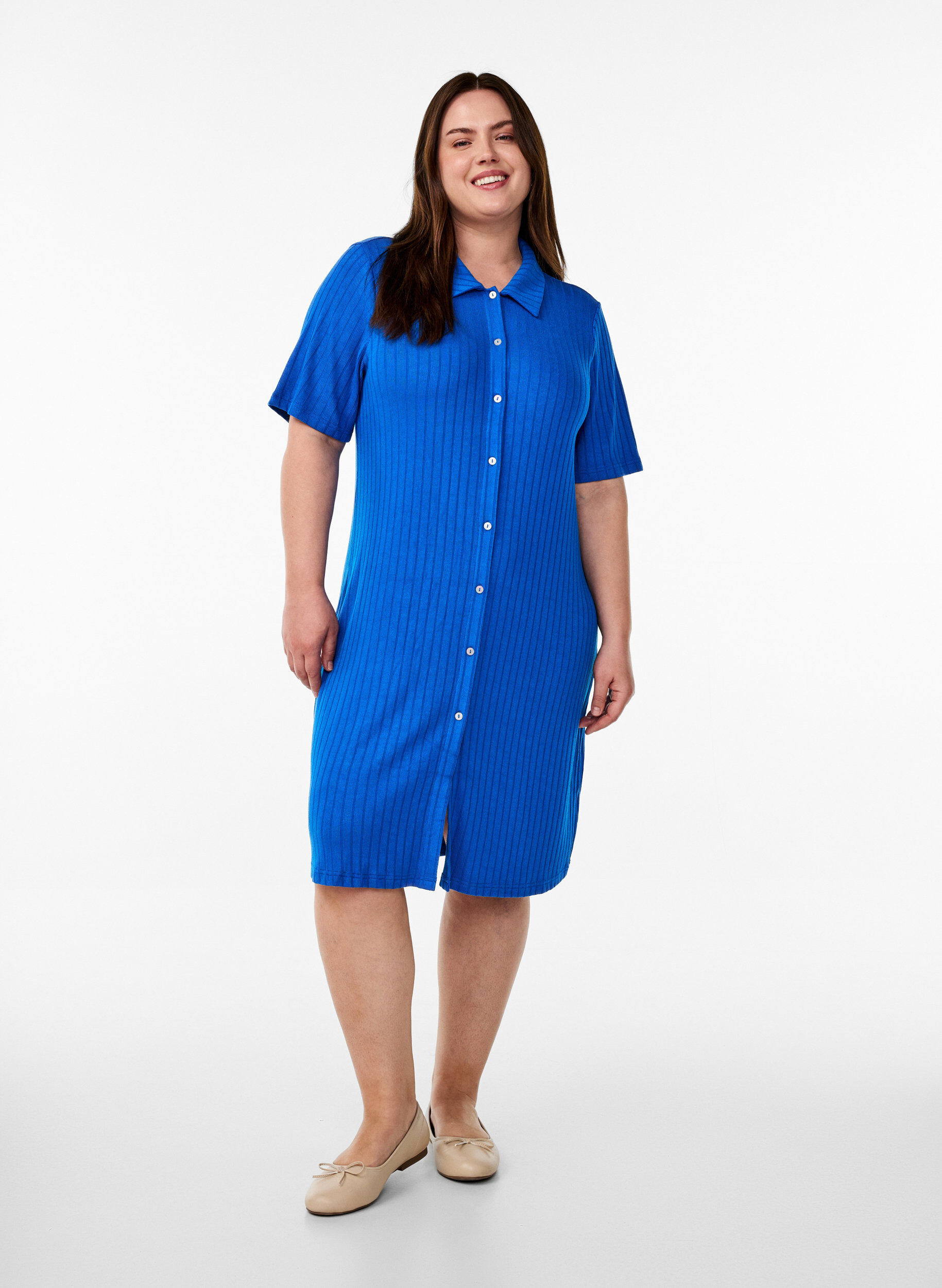 Zizzi Jersey overhemdjurk met kniehoogte en korte mouwen, Blauw, Model image number 1