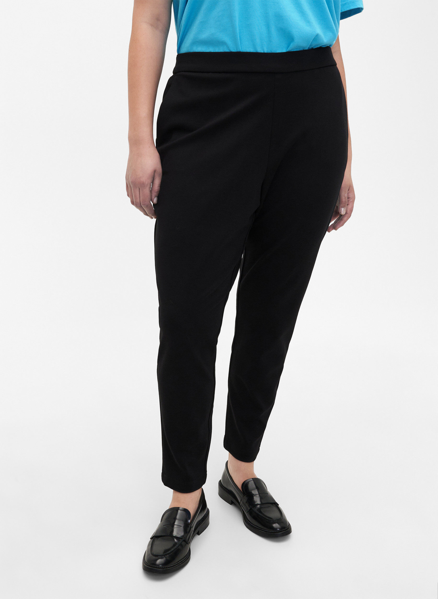 Zizzi Korte broek met zakken, Zwart, Model image number 3