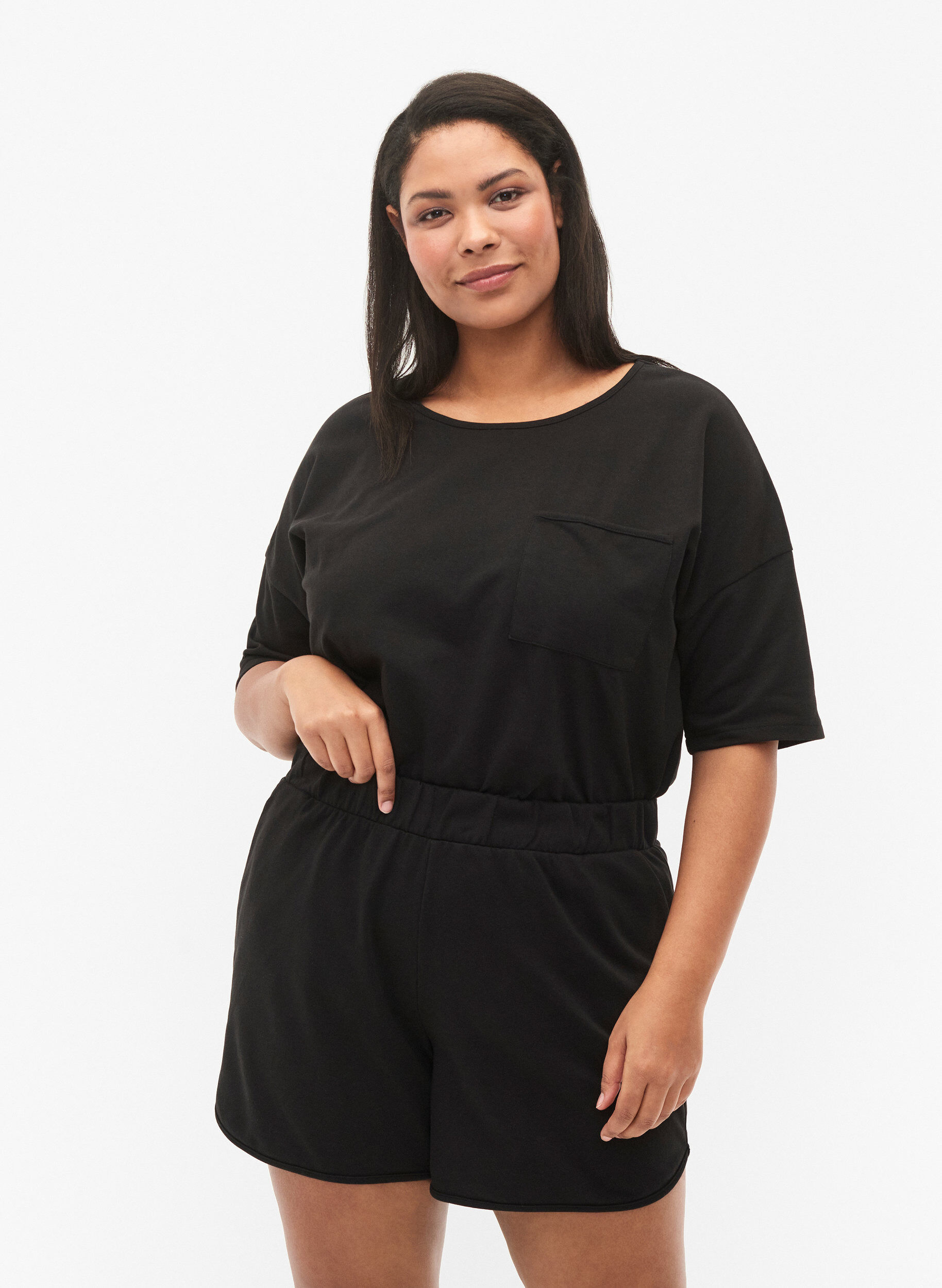 Zizzi Effen sweatshort met zakken, Black, Model image number 0