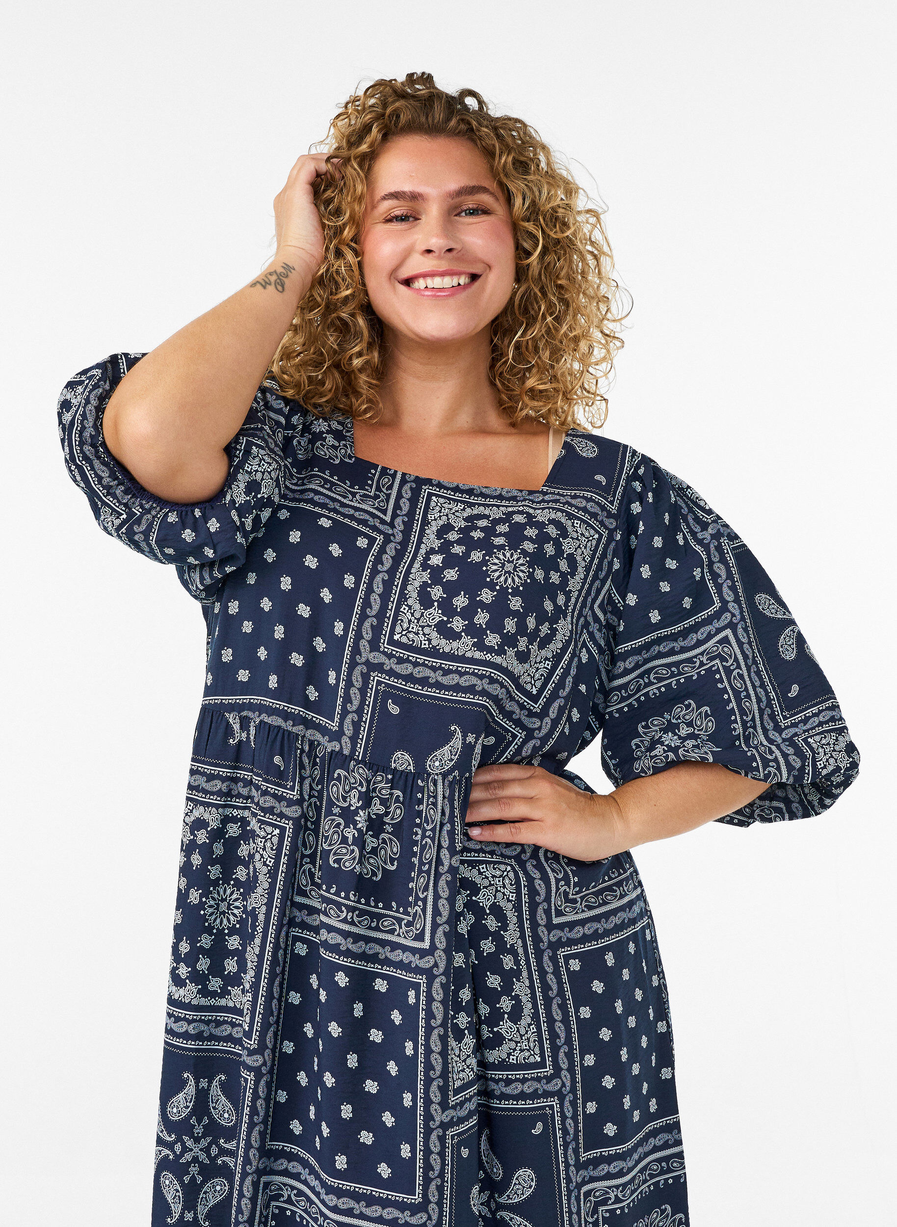 ZizziEnkel-lange jurk in viscose met paisleyprint en korte mouwen, Blauw, Model image number 2