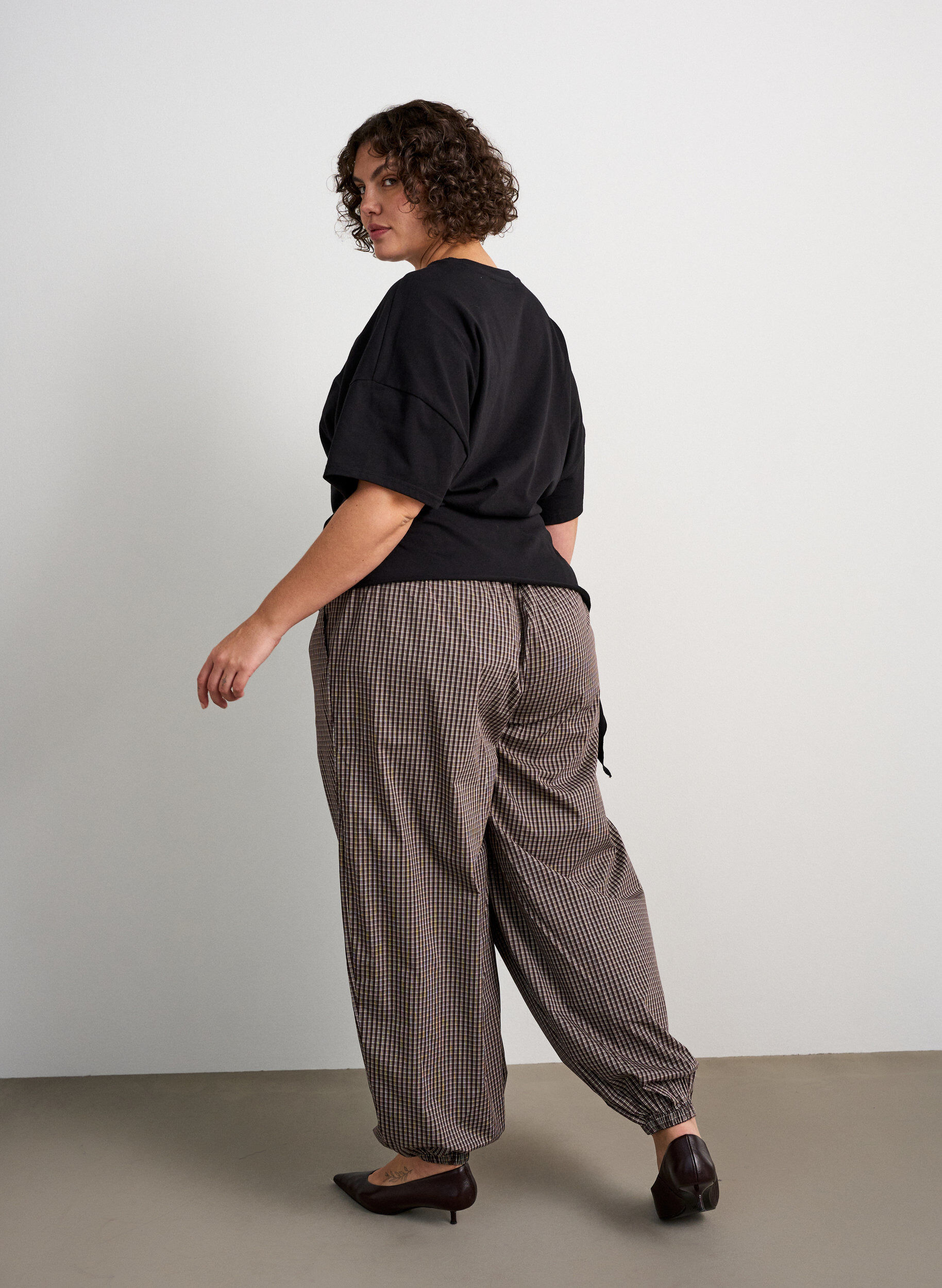ZizziBalloonbroek met hoge taille en all-overpatroon, Bruin, Model image number 1