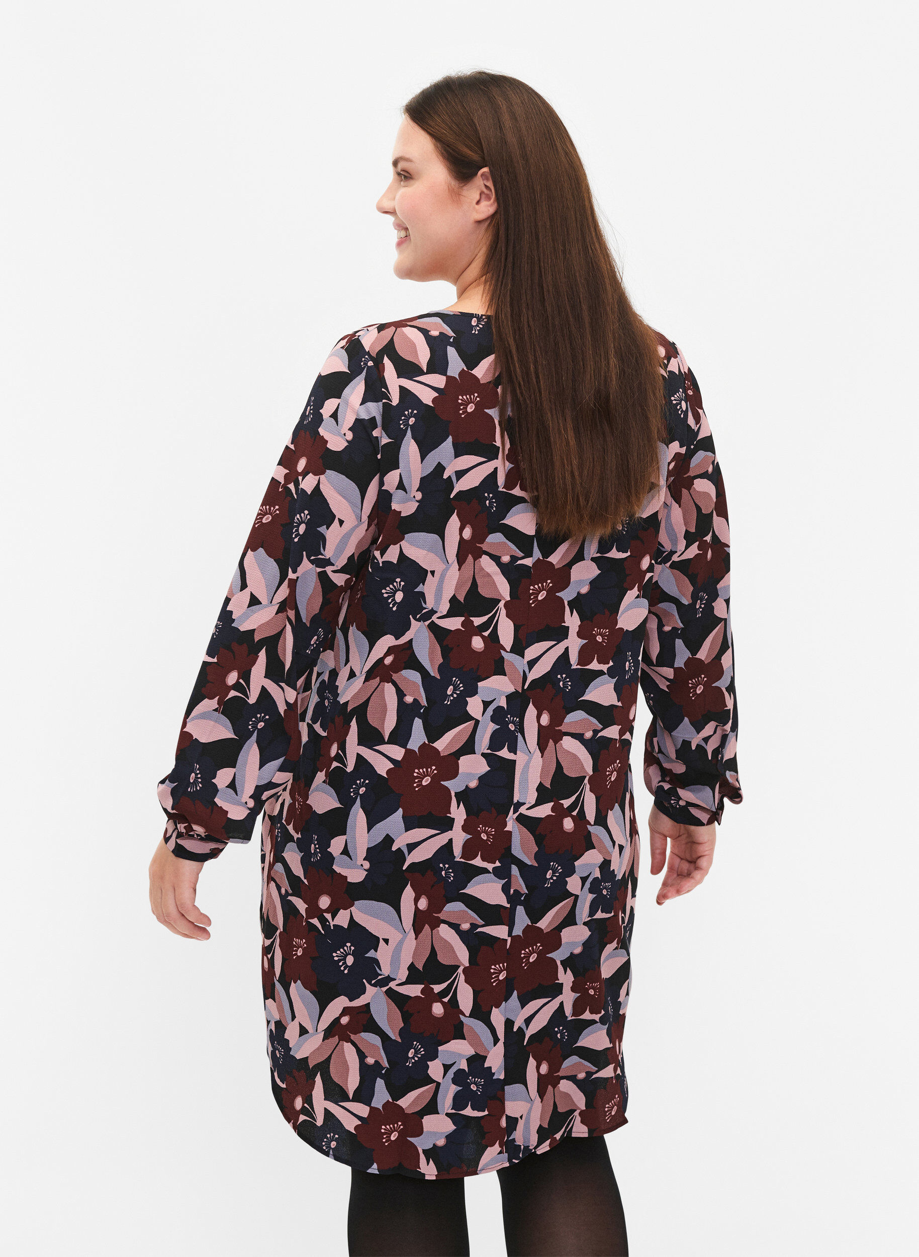 Zizzi Jurk met V-hals en print, Black R. Flower AOP, Model image number 1