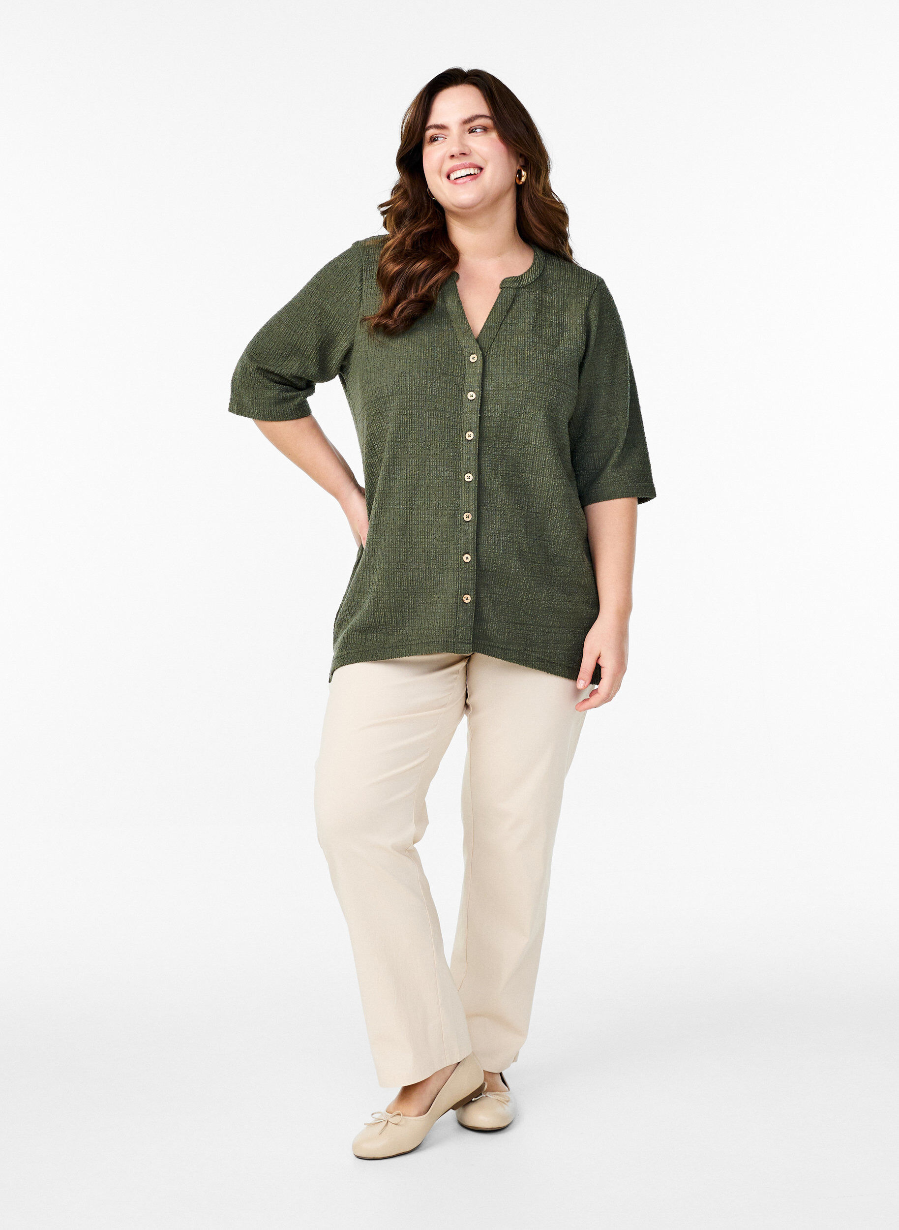 Zizzi Gestructureerde blouse met V-hals, Thyme, Model image number 2