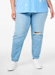 Mille Mom fit jeans met distressed details, Light Blue Denim, Model image number 2
