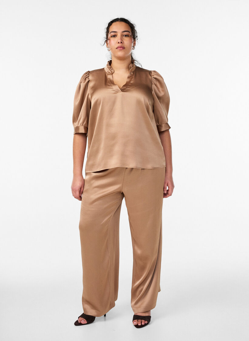 Blouse met satinlook, 1/2-mouwen en rucheskraag, Bruin, Model image number 1