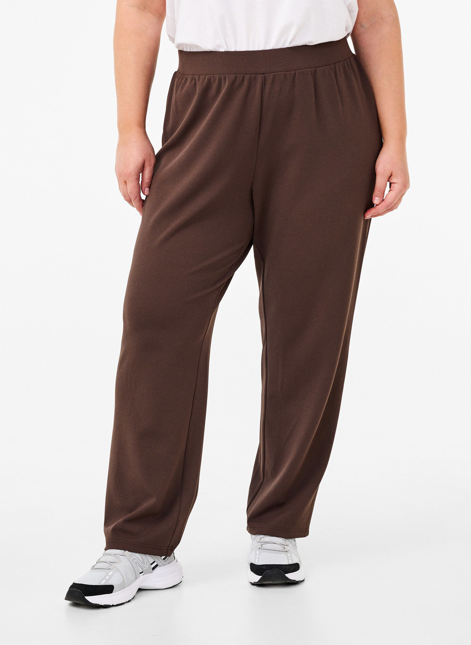 Zizzi FLASH - Broek met rechte pasvorm, Bruin, Model image number 2