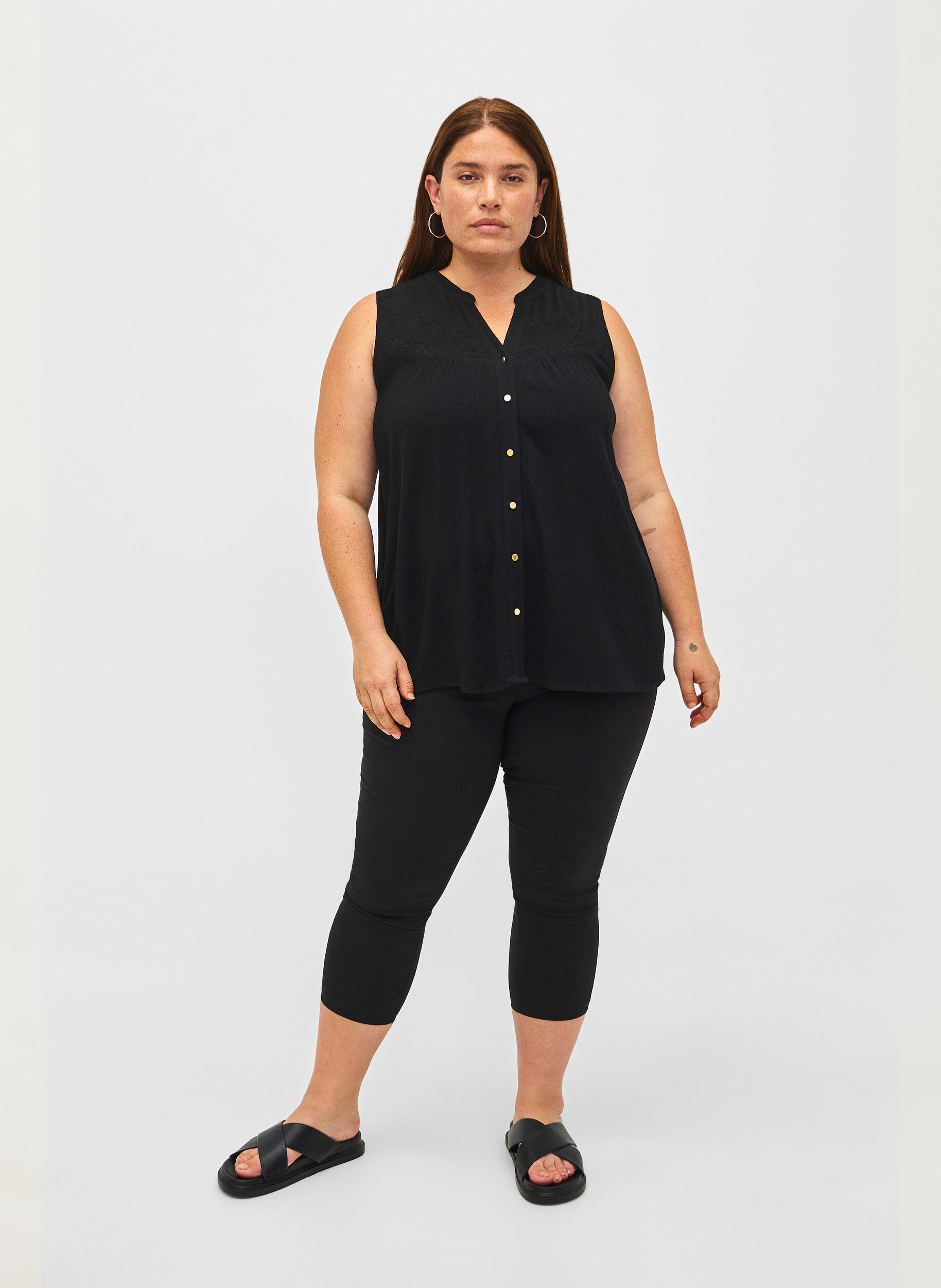 Zizzi Mouwloze viscose blouse met gehaakt detail, Black, Model image number 2