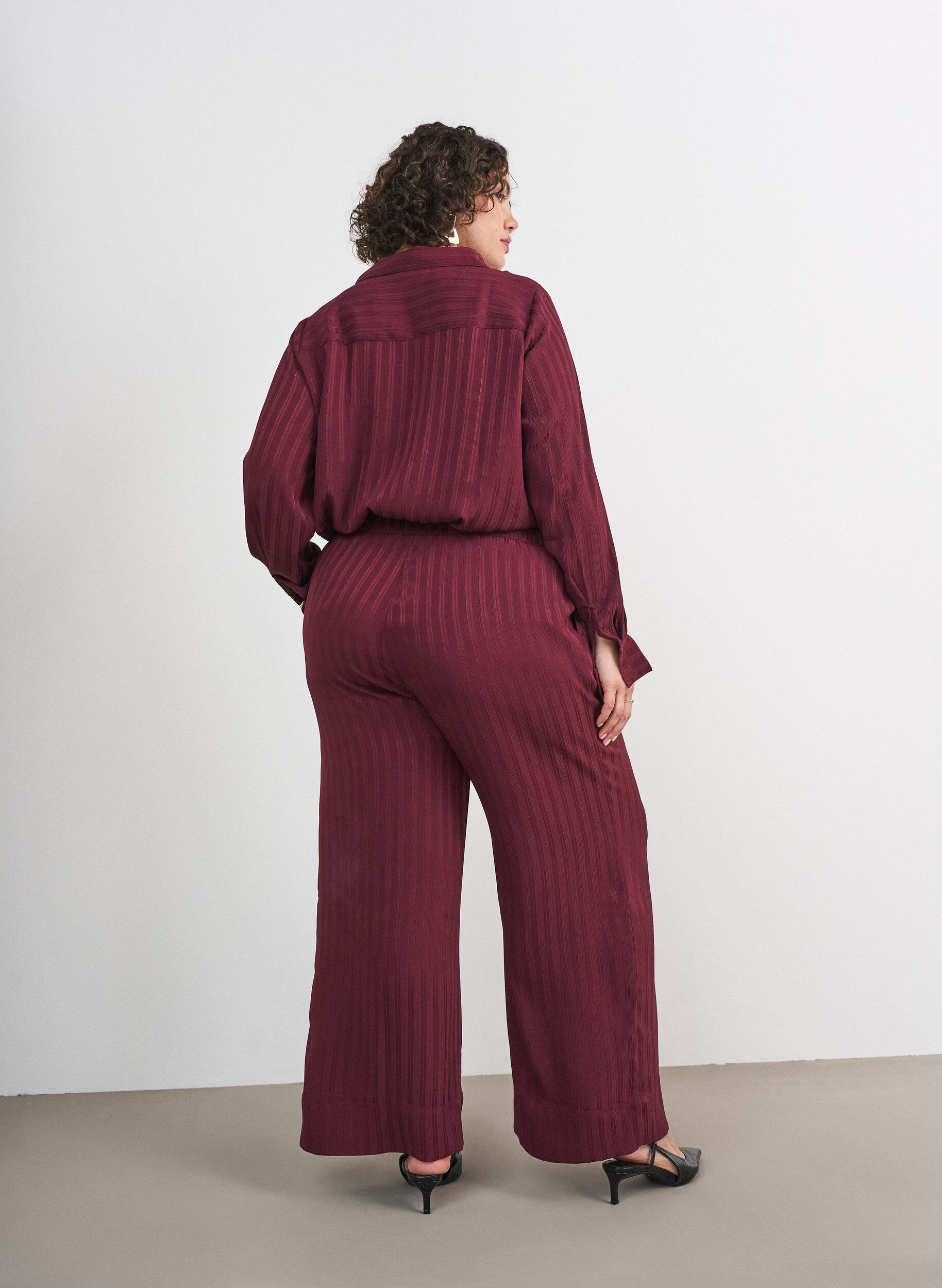 ZizziBroek met textuurstrepen en rechte pijpen, Rood, Model image number 2