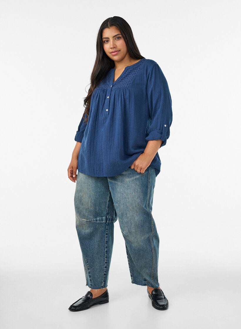 Blouse in katoenen mousseline met broderie anglaise, Blauw, Model image number 1