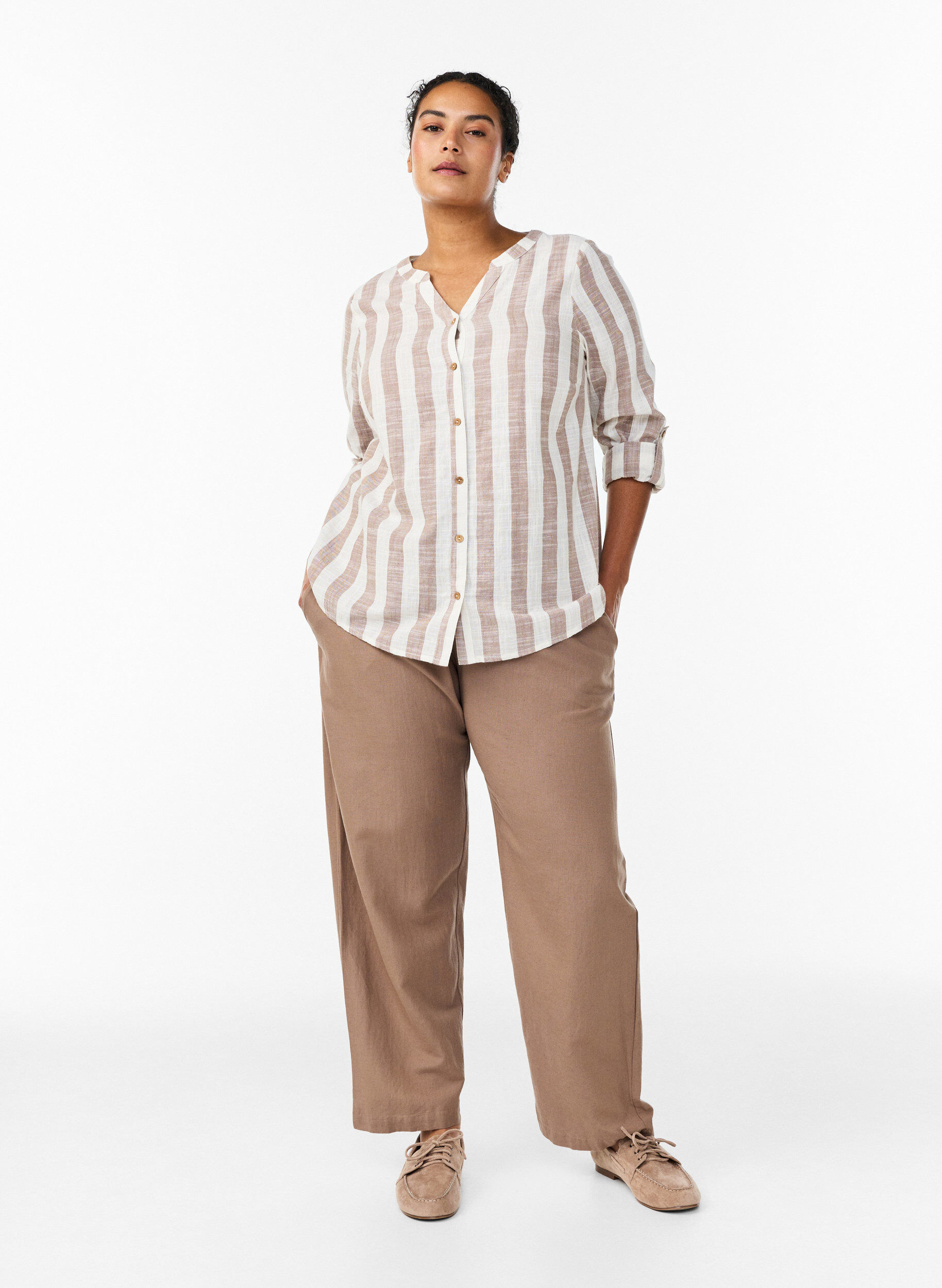 Zizzi Katoenen blouse met V-hals, Beige, Model image number 1