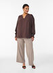 Blouse met smockmanchetten en V-hals, Bruin, Model image number 1