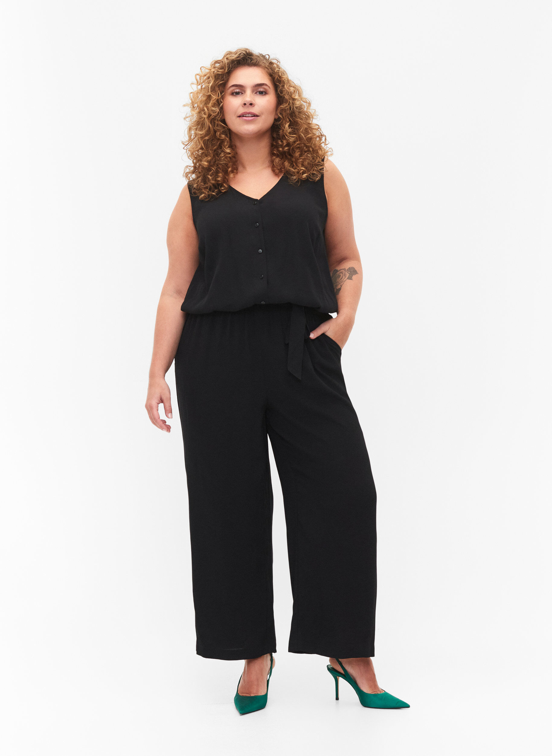 Zizzi Mouwloze jumpsuit van viscose, Black, Model image number 0
