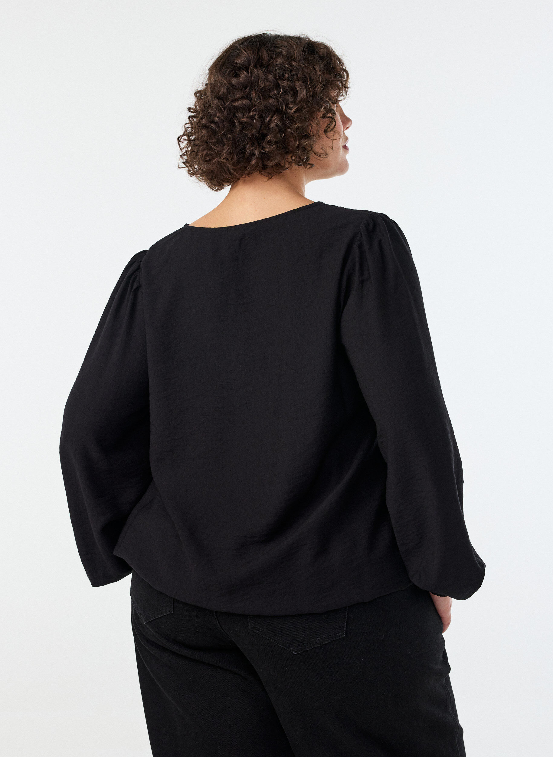 ZizziViscose blouse met V-hals en ballonvormig silhouet, Zwart, Model image number 2