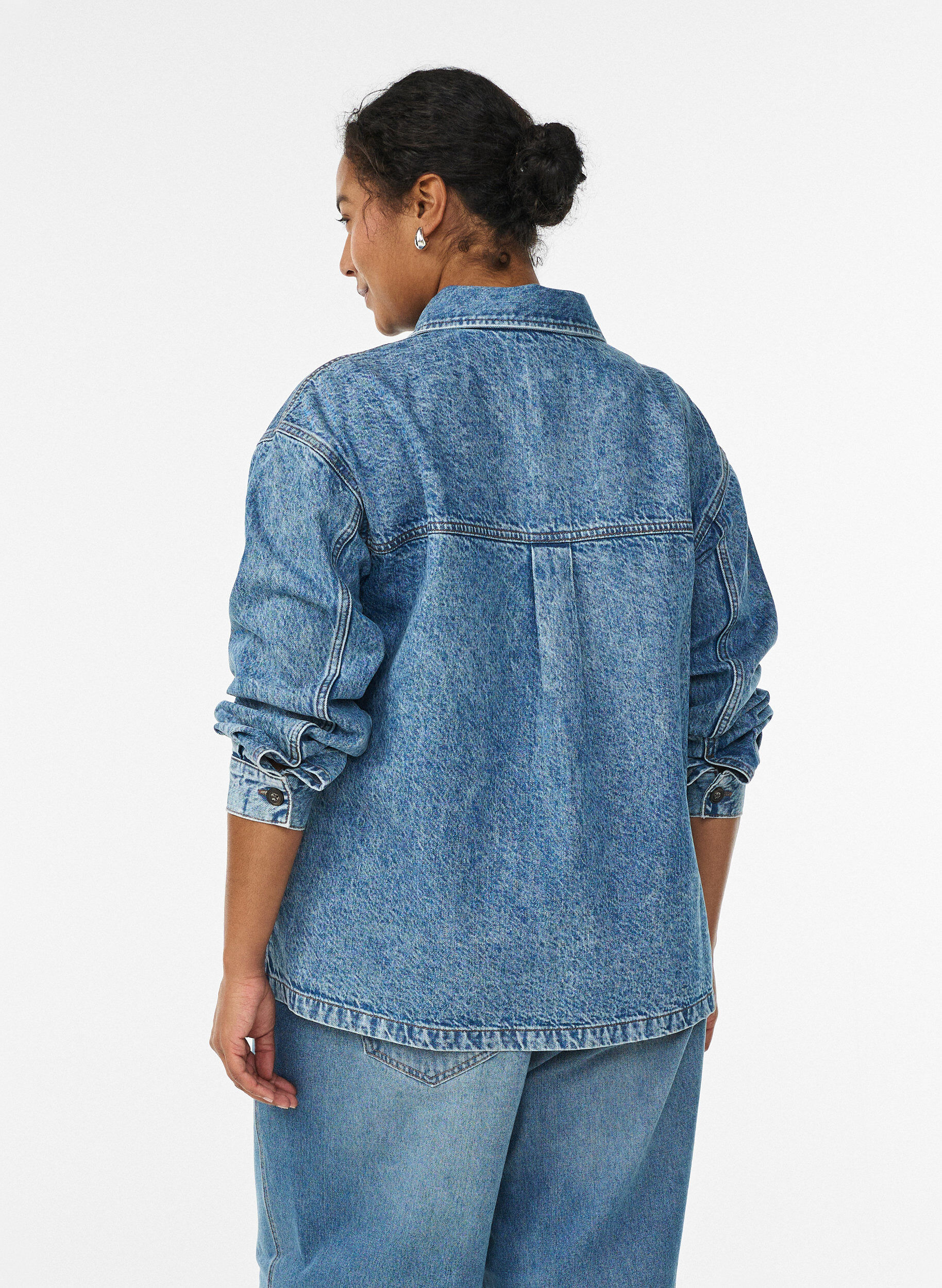 Zizzi Denimshirt met halve sluiting en borstzakken, Blauw, Model image number 2