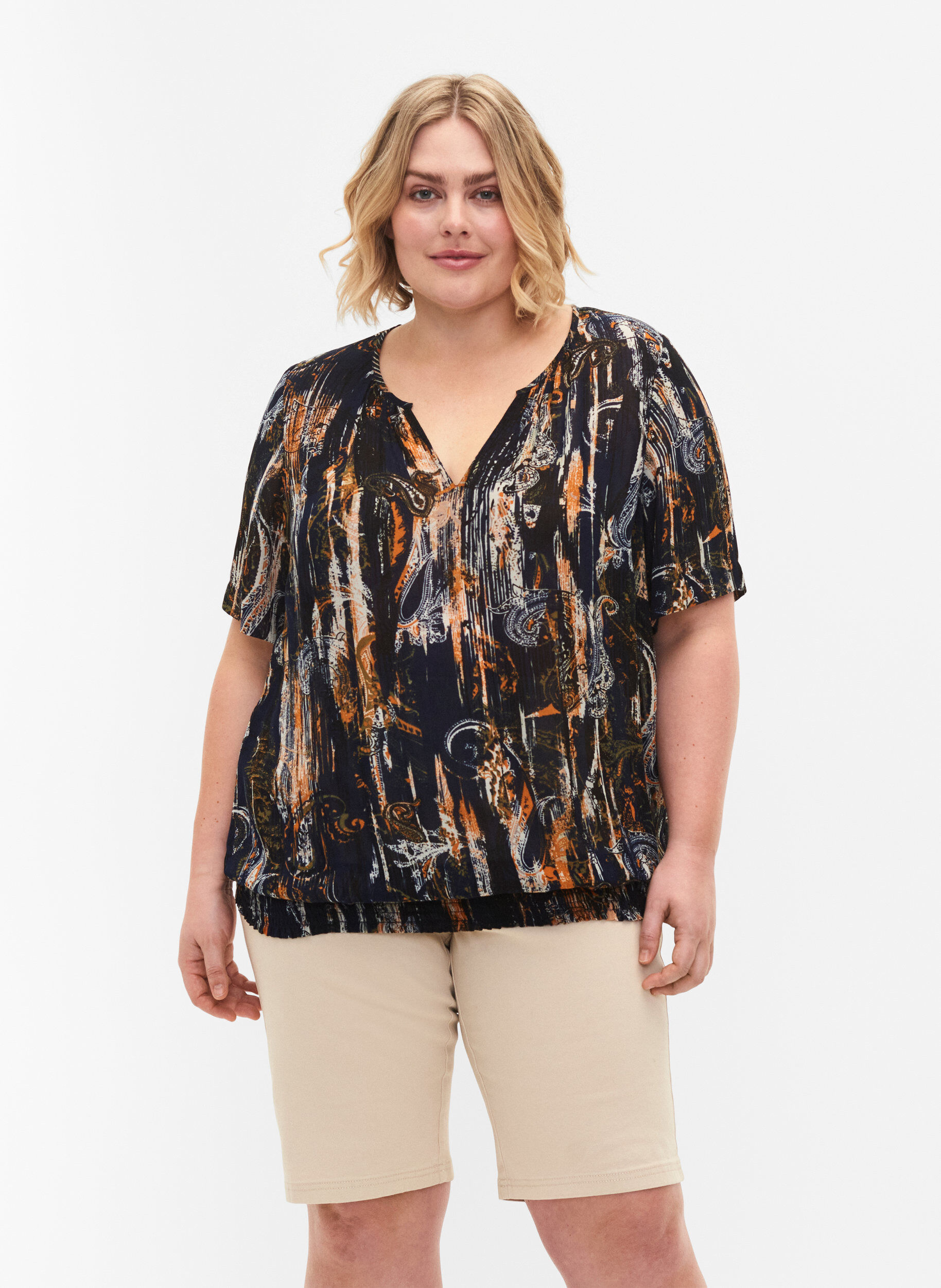 Zizzi Shorts met strakke pasvorm en achterzakken, Fog, Model image number 0