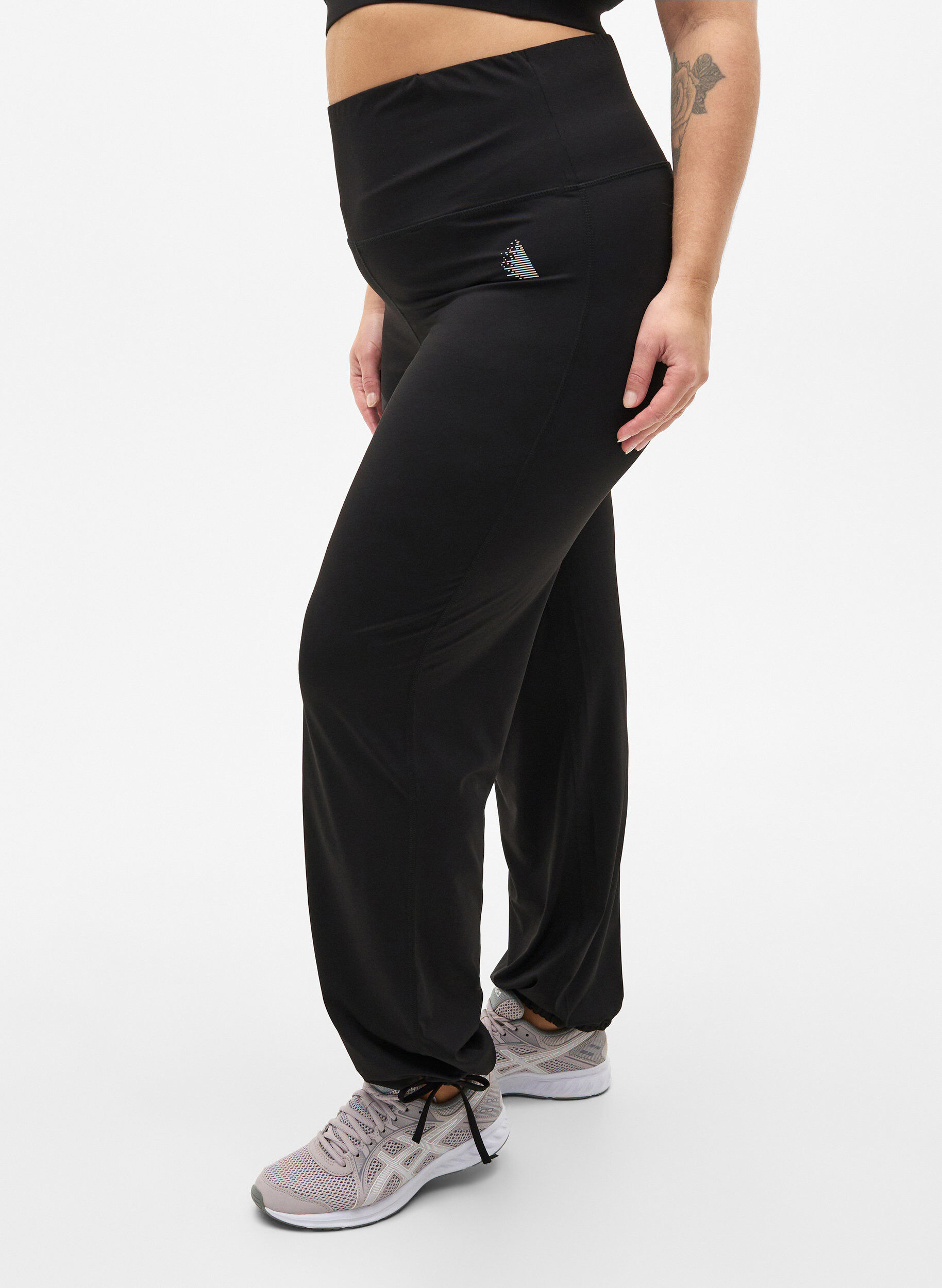 Zizzi Losvallende trainingsbroek met trekkoord, Black, Model image number 0