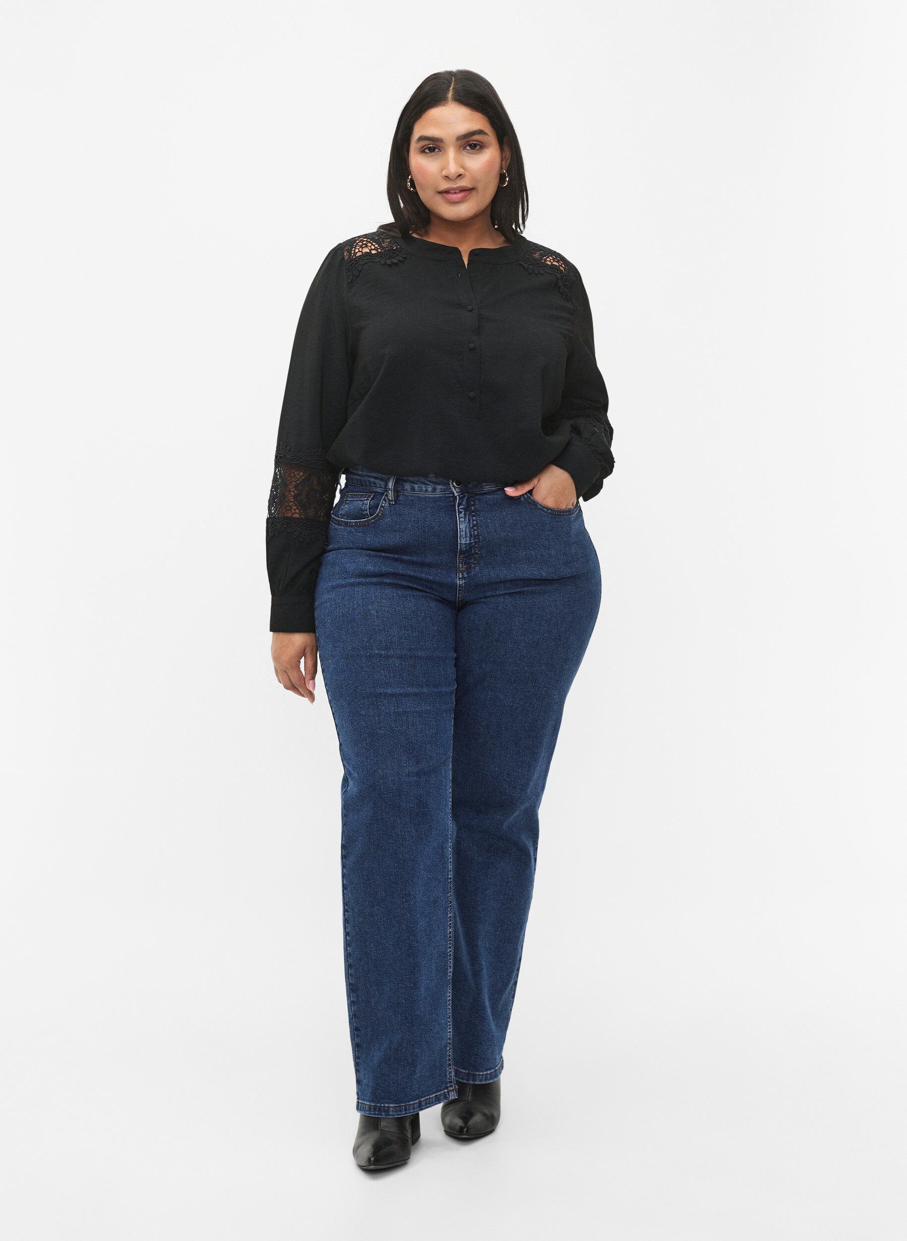 Zizzi Blouse van viscose met gehaakte details, Black, Model image number 2