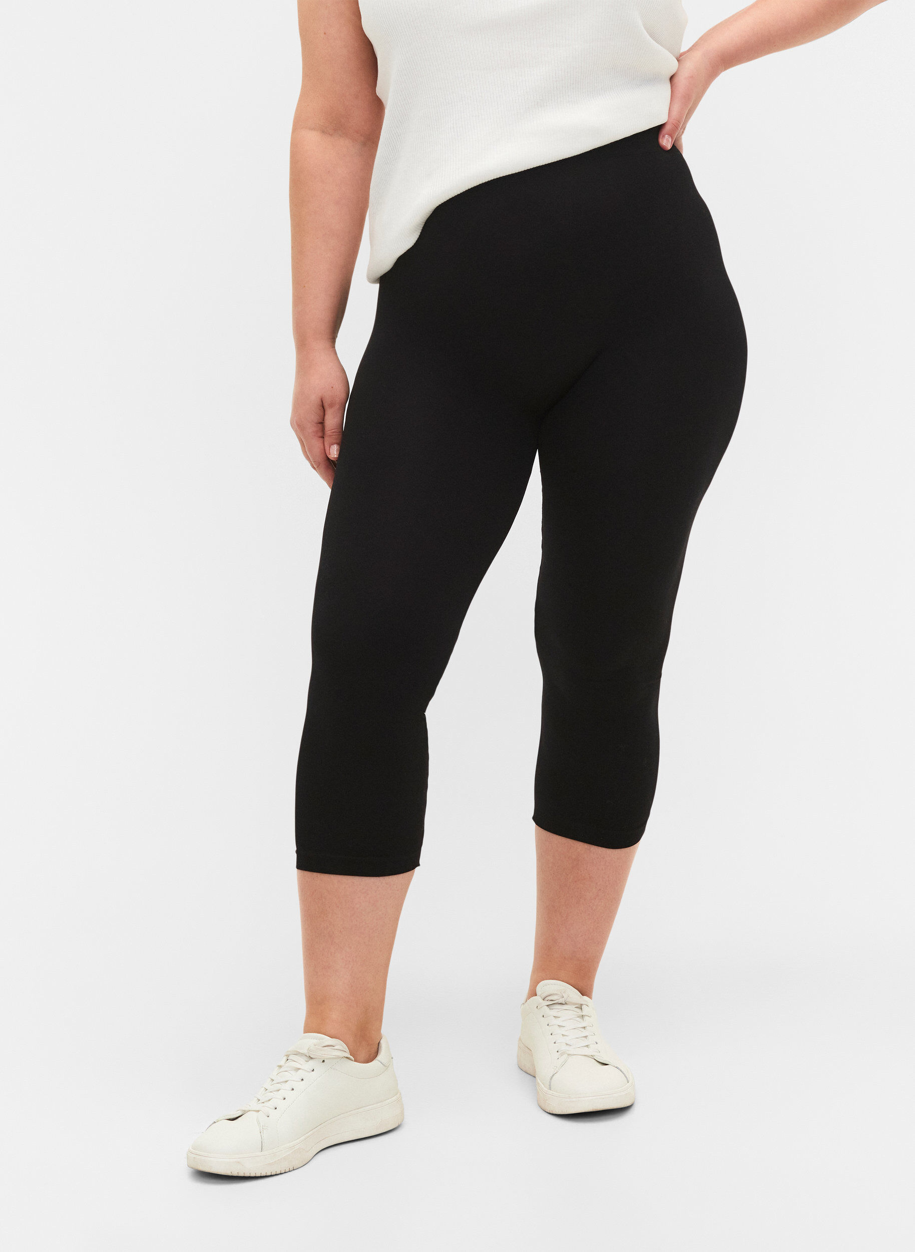 Zizzi Naadloze 3/4 legging, Zwart, Model image number 3