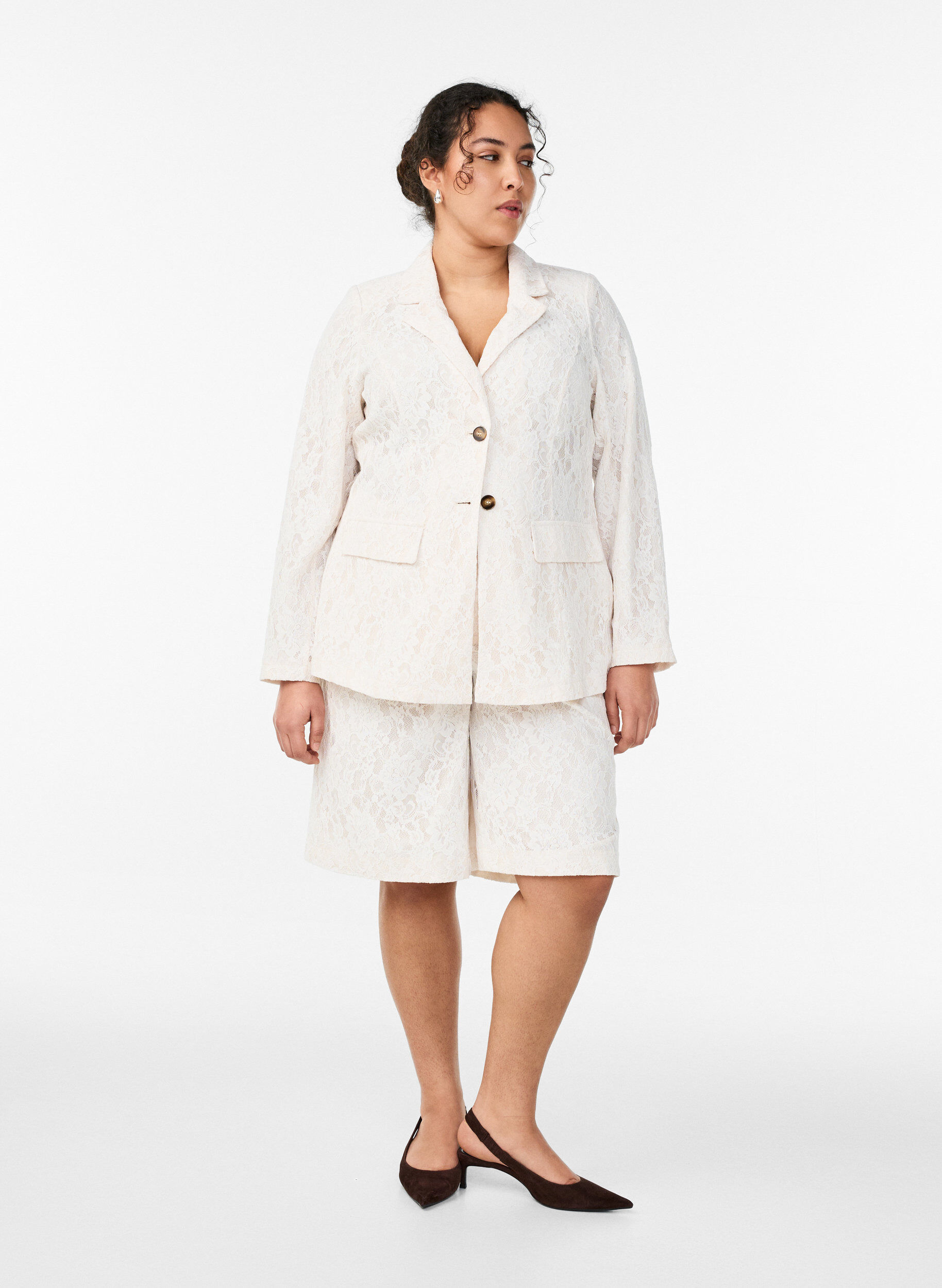 Bermuda shorts van kant met hoge taille, Vanille, Model